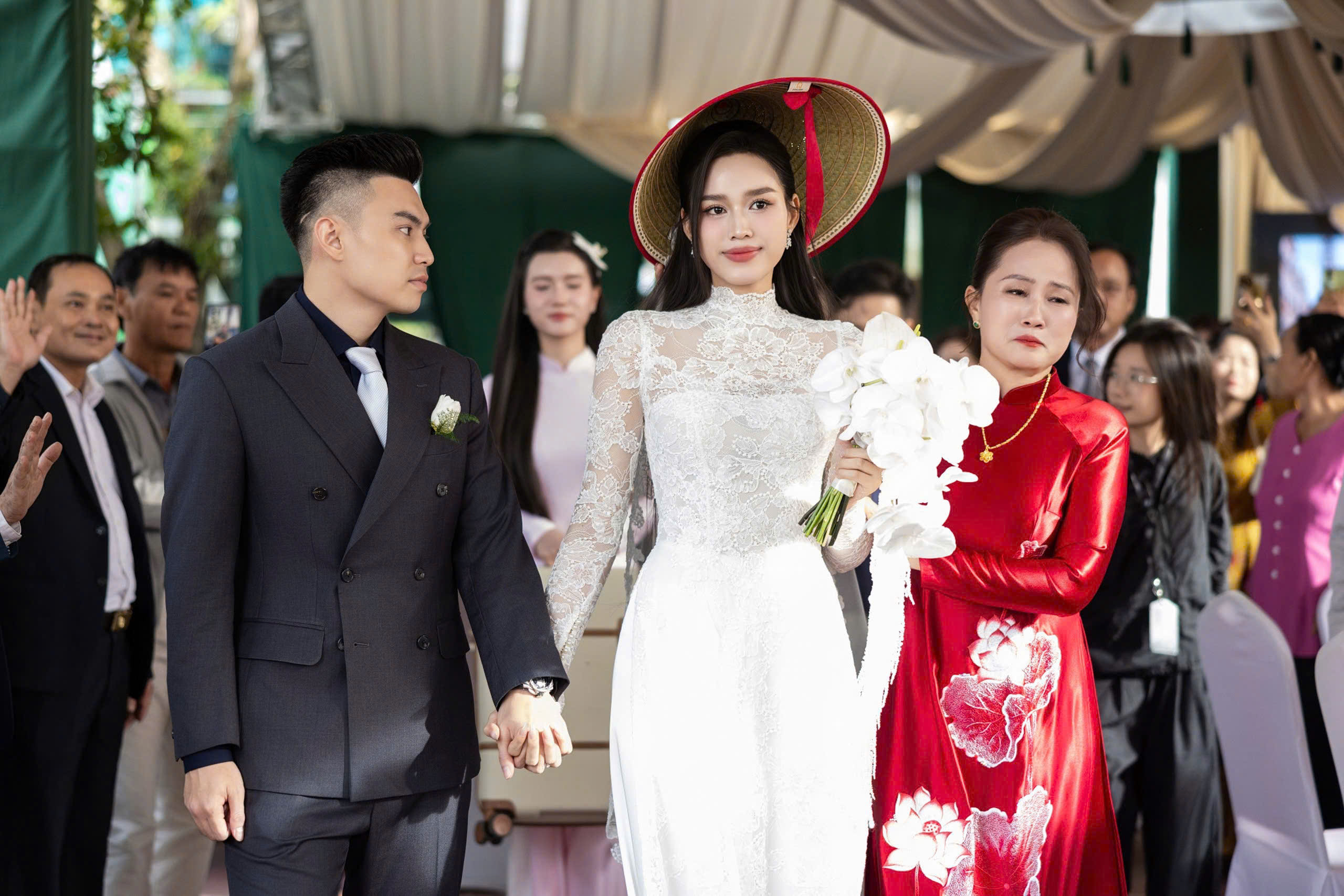 Hoa hậu Đỗ Thị Hà lên xe hoa với "thiếu gia" Tập đoàn Sơn Hải - Ảnh 5.