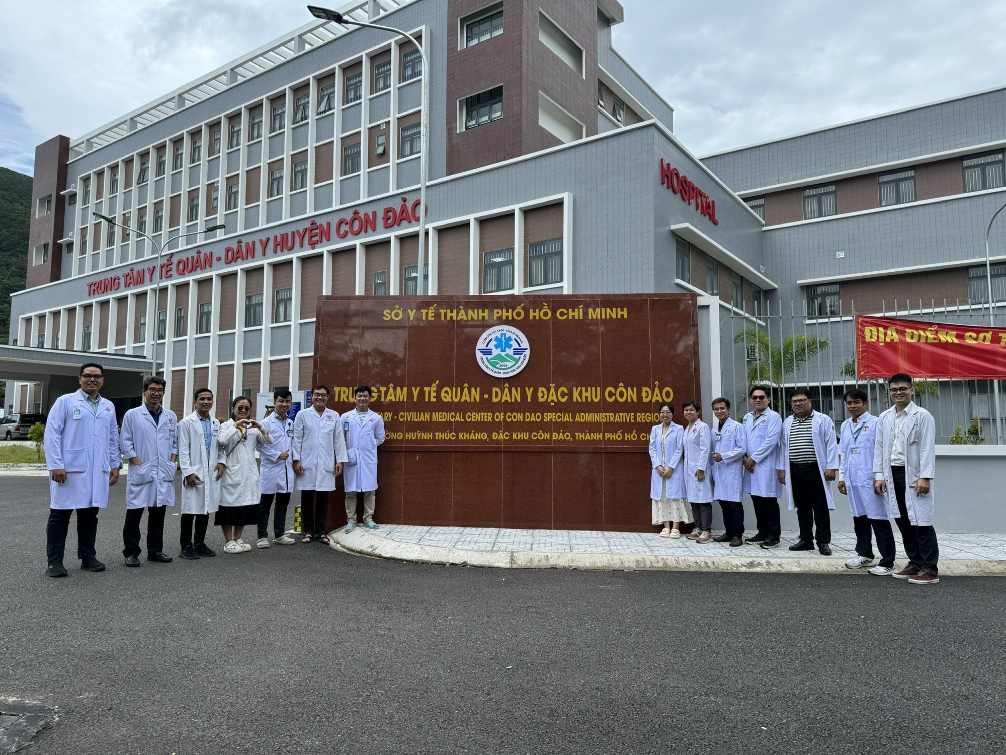 Nhiều ca bệnh nặng được phẫu thuật thành công ngay tại Côn Đảo - Ảnh 2.
