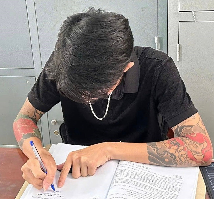 Đốt pháo trái phép trong tiệc thôi nôi , thanh niên Gia Lai bị phạt 6 triệu đồng - Ảnh 1. Đốt pháo trái phép trong tiệc thôi nôi , thanh niên Gia Lai bị phạt 6 triệu đồng - Ảnh 1.