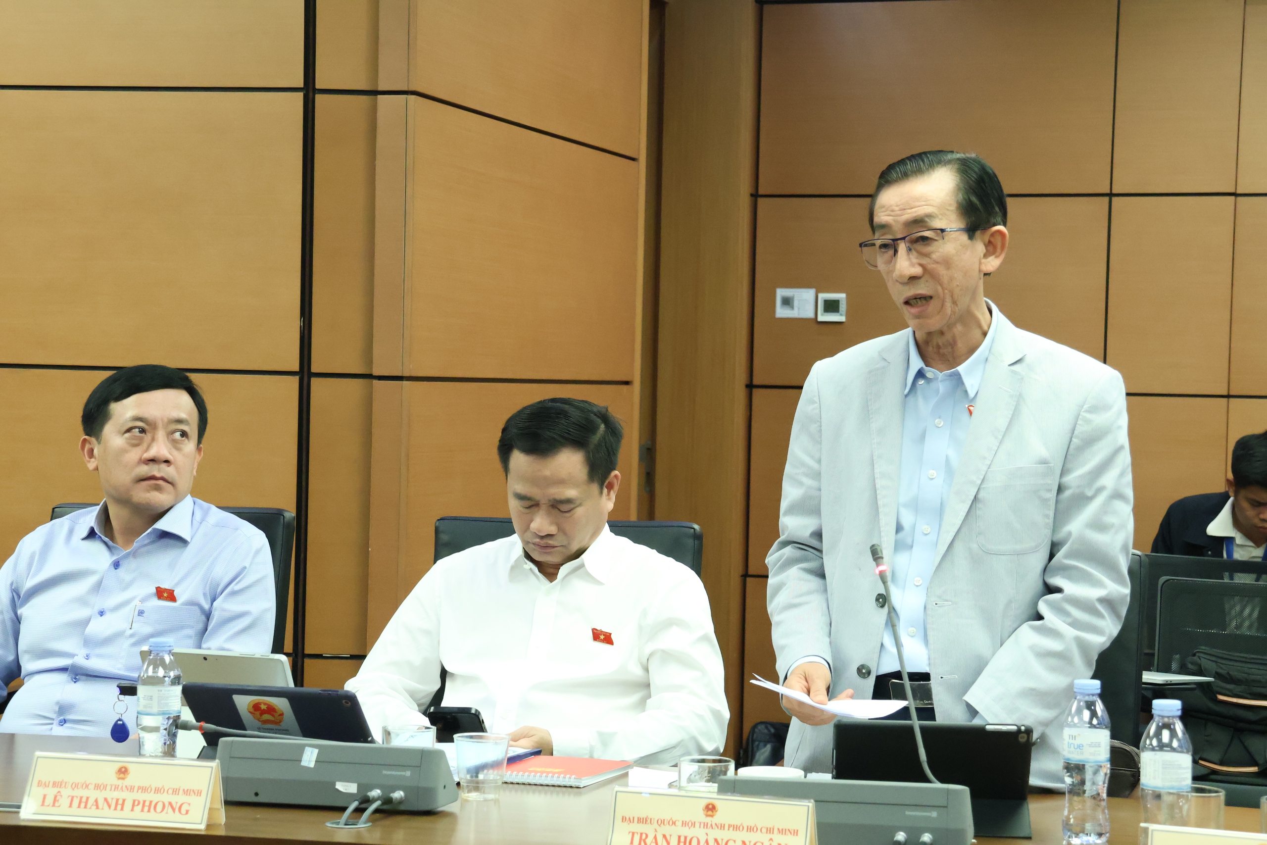 Đại biểu Trần Hoàng Ngân: Đề nghị giữ lại thương hiệu báo chí lớn, uy tín với bạn đọc - Ảnh 1.