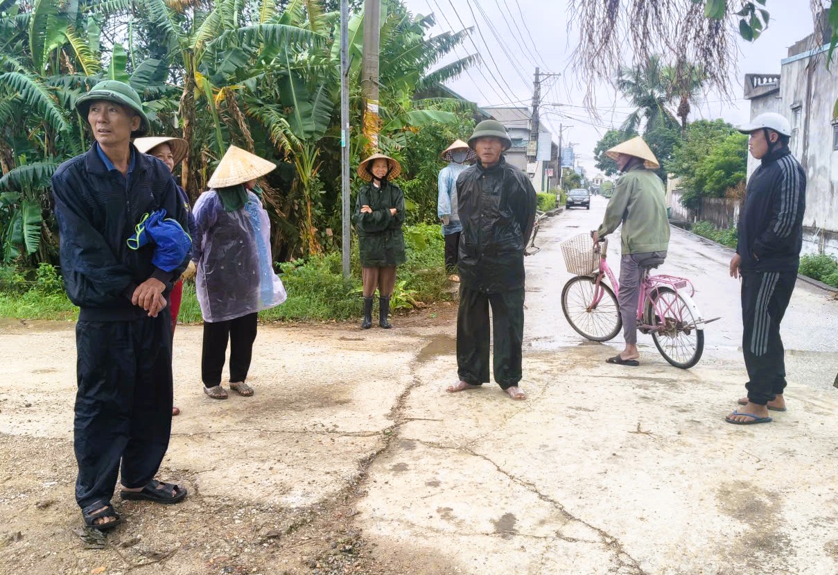 Người dân phản đối trại heo gây ô nhiễm môi trường - Ảnh 2.