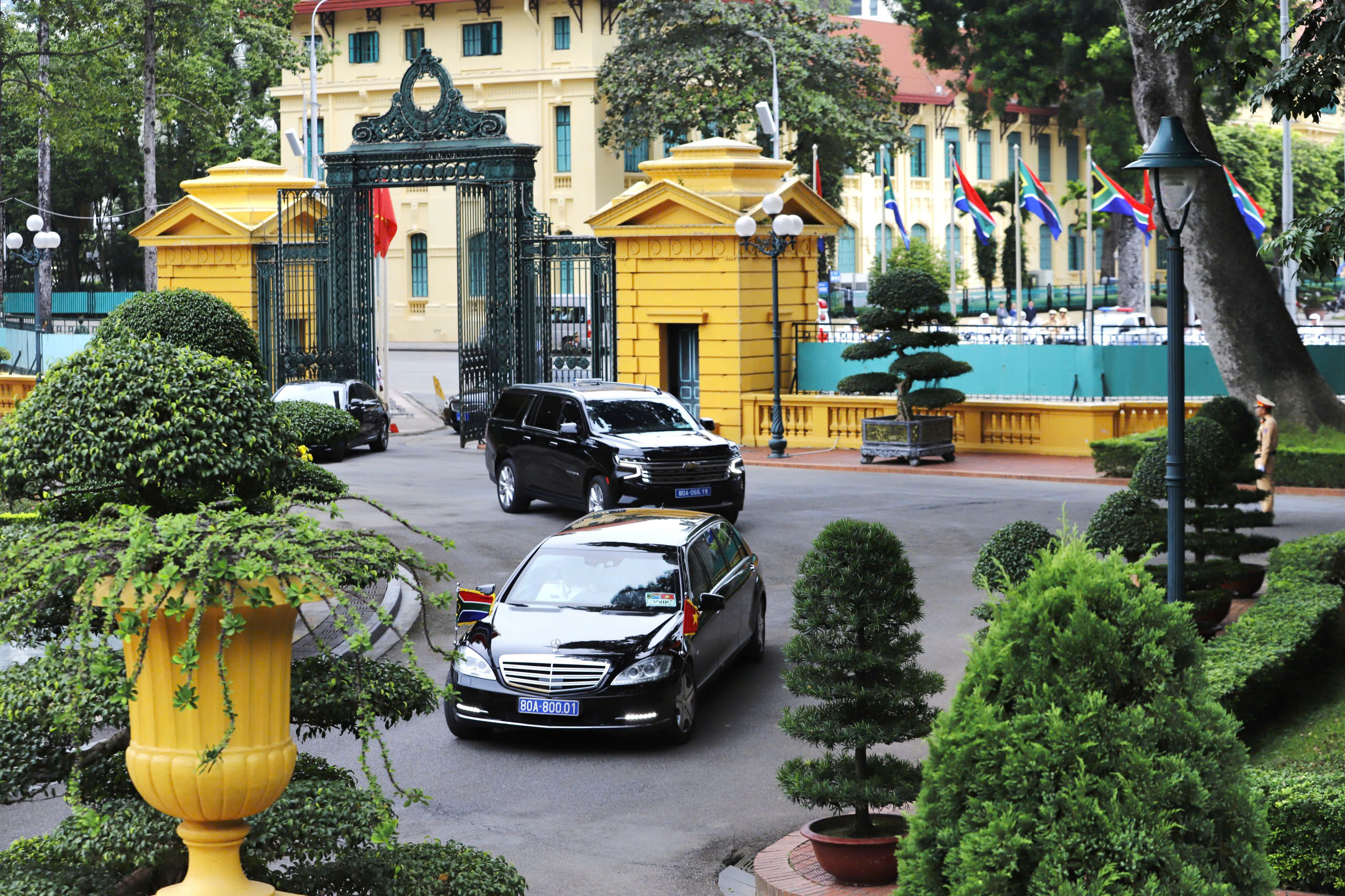 Chủ tịch nước Lương Cường đón, hội đàm với Tổng thống Nam Phi - Ảnh 3.