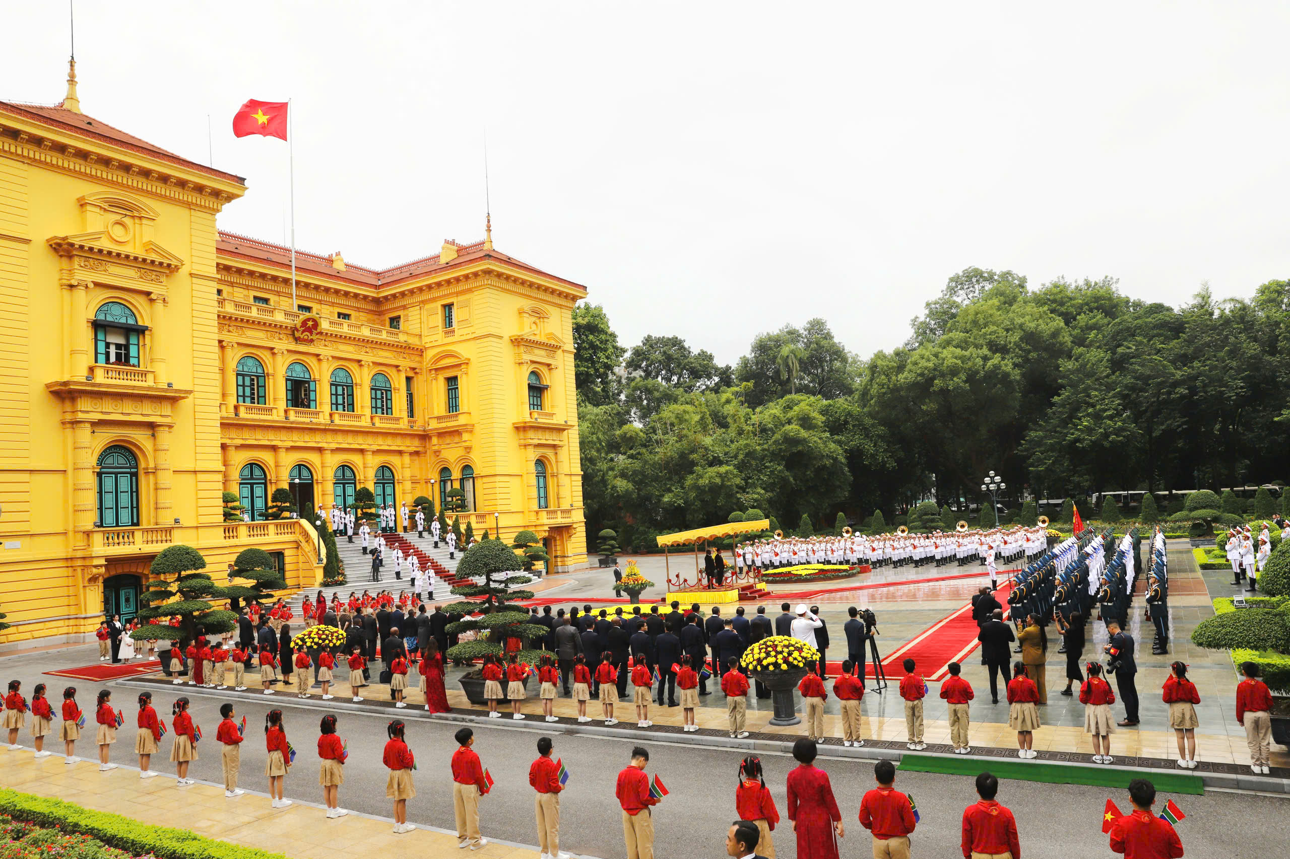 Chủ tịch nước Lương Cường đón, hội đàm với Tổng thống Nam Phi - Ảnh 7.