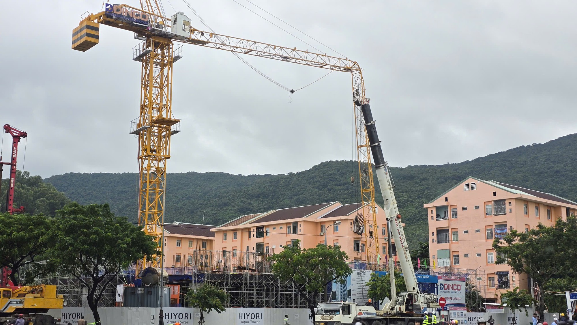 Công an Đà Nẵng điều tra vụ gãy tháp cẩu công trình, 1 công nhân tử vong - Ảnh 2. Công an Đà Nẵng điều tra vụ gãy tháp cẩu công trình, 1 công nhân tử vong - Ảnh 2.