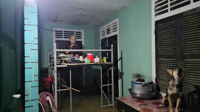Bão số 12 Fengshen tan nhanh trên biển không dội mưa lớn ở miền Trung như dự báo - Ảnh 1. Bão số 12 Fengshen tan nhanh trên biển không dội mưa lớn ở miền Trung như dự báo - Ảnh 1.