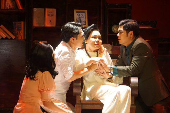 Giải Mai Vàng - Đề cử hạng mục "Vở diễn sân khấu": Dàn dựng thông minh, tiết tấu sinh động - Ảnh 1. Giải Mai Vàng - Đề cử hạng mục "Vở diễn sân khấu": Dàn dựng thông minh, tiết tấu sinh động - Ảnh 1.