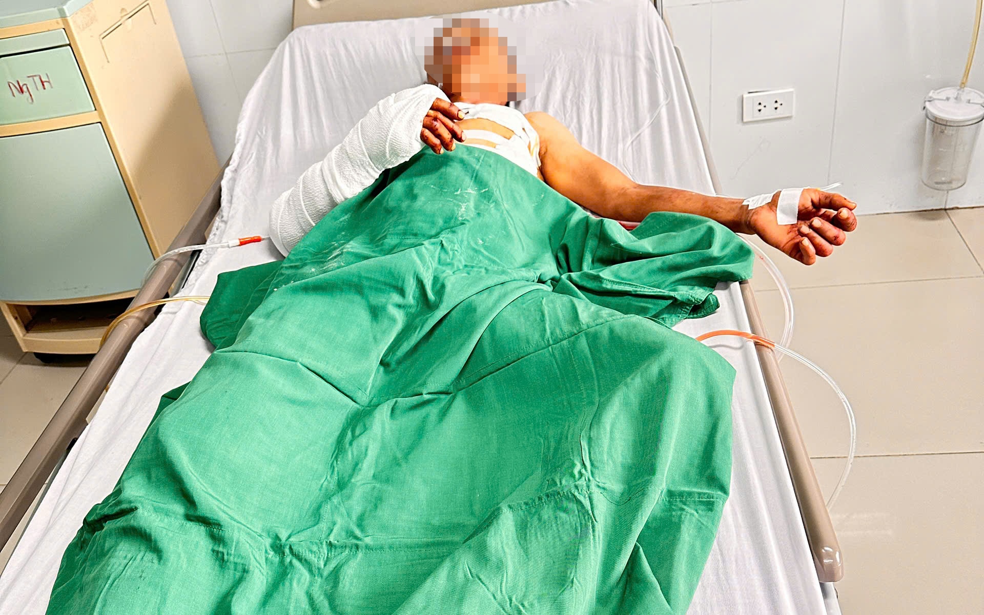 Bắt nghi phạm chém dã man đôi nam nữ trong phòng trọ ở Quảng Ngãi - Ảnh 2. Bắt nghi phạm chém dã man đôi nam nữ trong phòng trọ ở Quảng Ngãi - Ảnh 2.