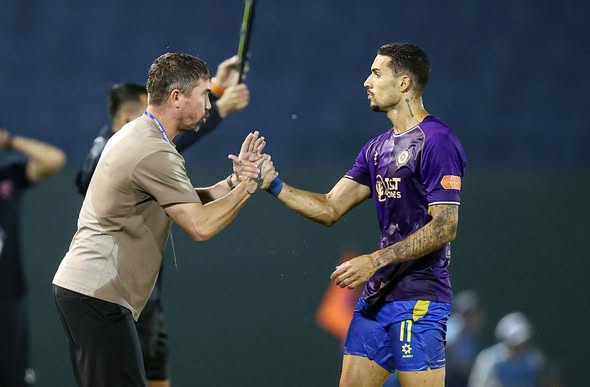 Sút hỏng phạt đền 11m, CLB Becamex TP HCM "trắng tay" trước Hà Nội FC - Ảnh 6.