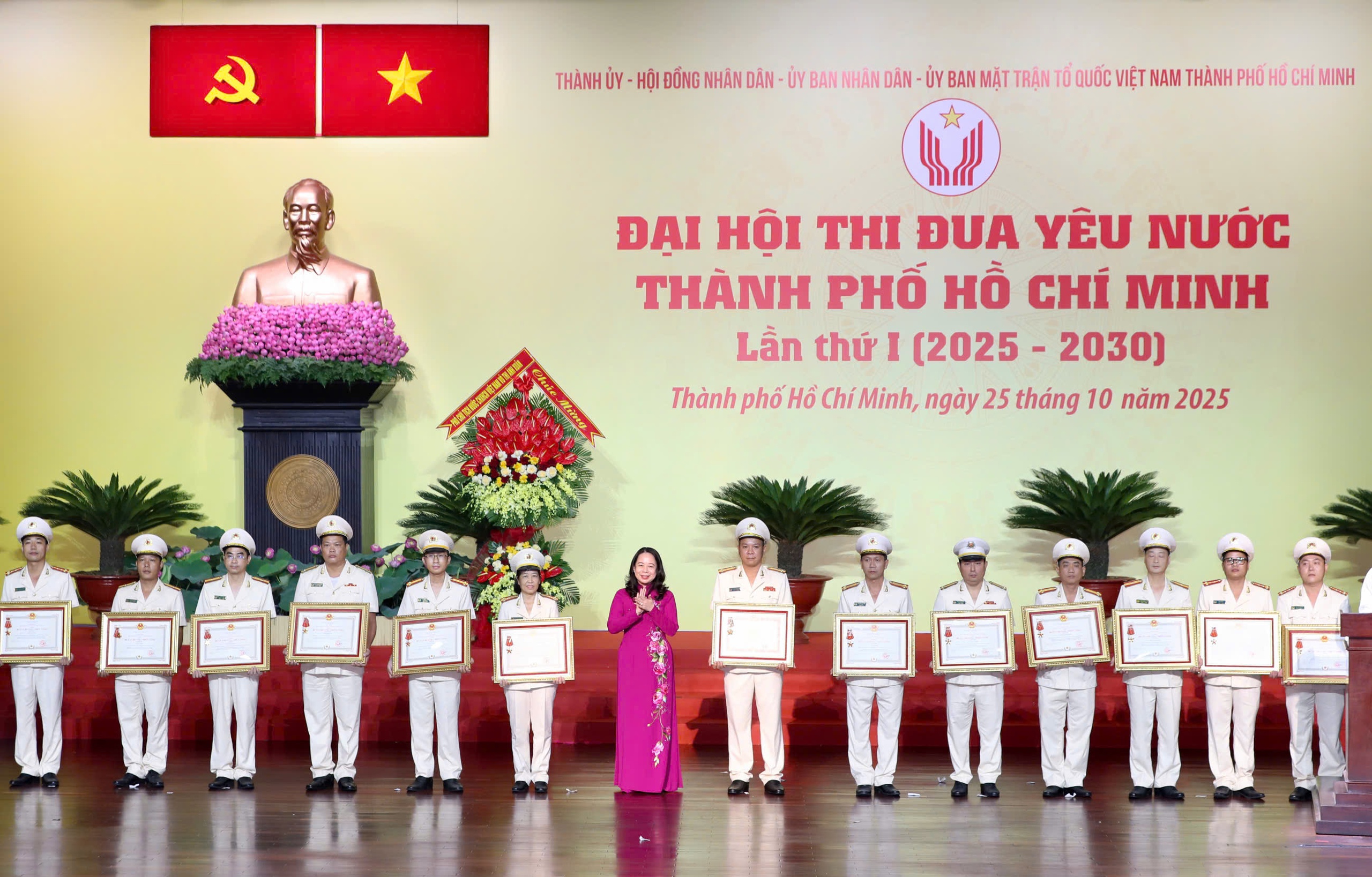Trưởng phòng Cảnh sát Kinh tế Công an TP HCM nhận Huân chương Quân công hạng Ba - Ảnh 6.
