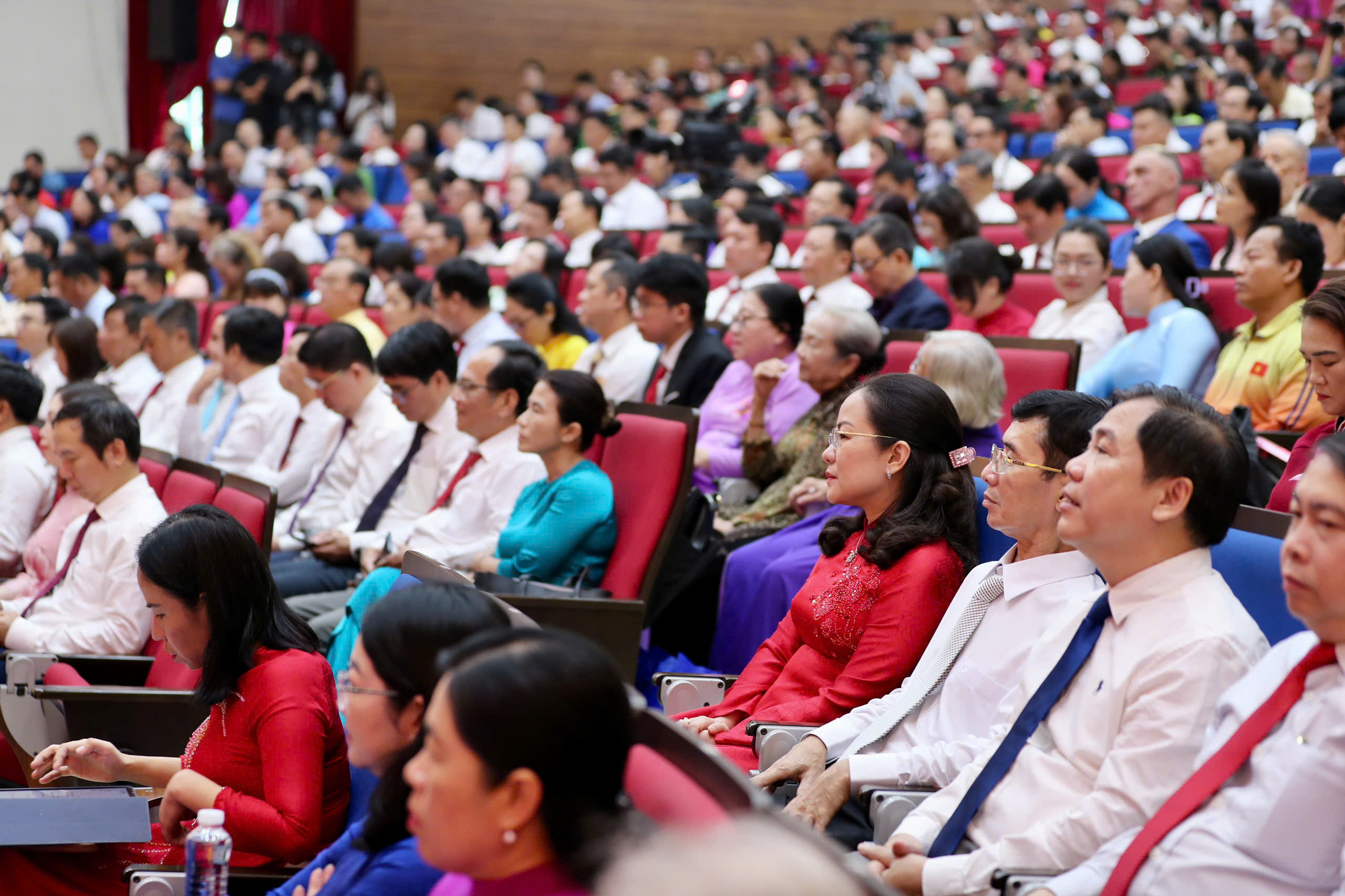 TP HCM phát huy sức mạnh thi đua yêu nước, hướng tới siêu đô thị Đông Nam Á - Ảnh 3.