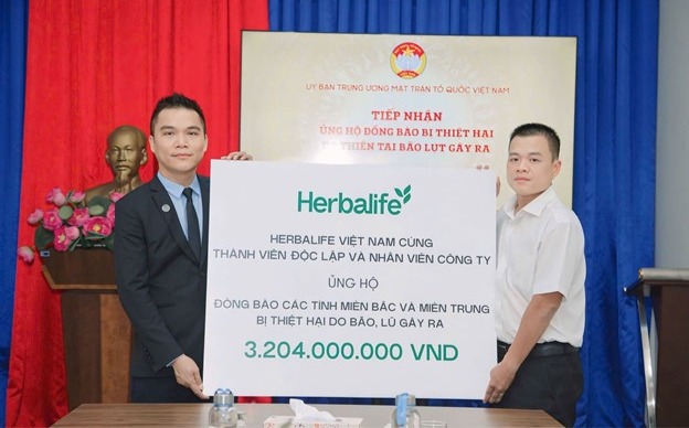 Herbalife Việt Nam đóng góp hơn 3,2 tỷ đồng chung tay hỗ trợ vùng bão lũ miền Bắc, miền Trung. - Ảnh 1.