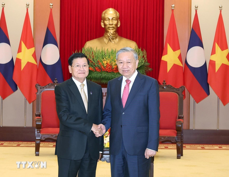 Tổng Bí thư Tô Lâm tiếp Tổng Bí thư, Chủ tịch nước Lào Thongloun Sisoulith - Ảnh 1.