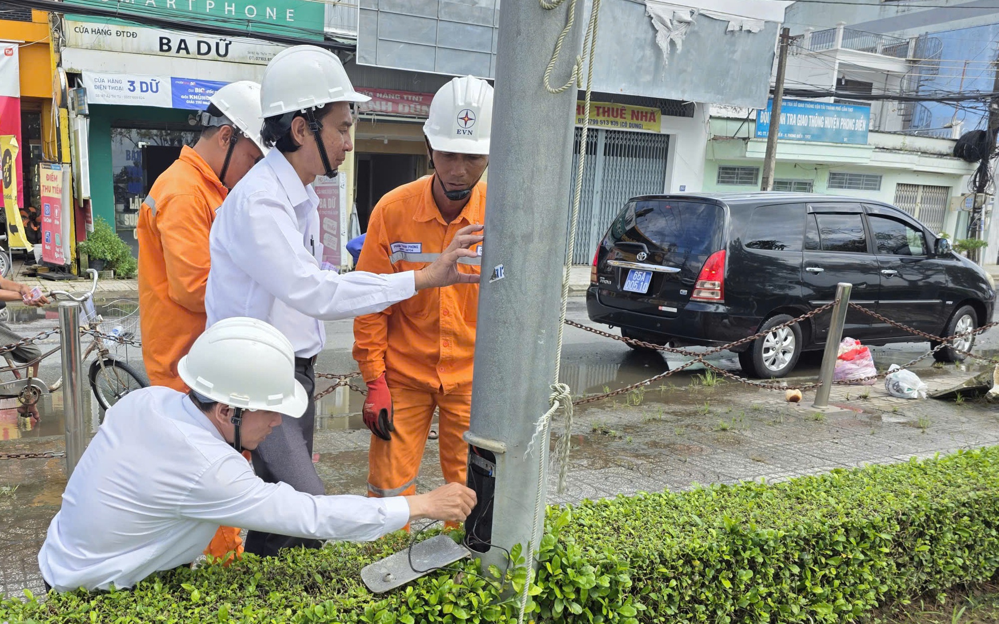TP HCM: Khẩn trương phòng ngừa sự cố rò rỉ điện mùa mưa, ngập nước - Ảnh 2.