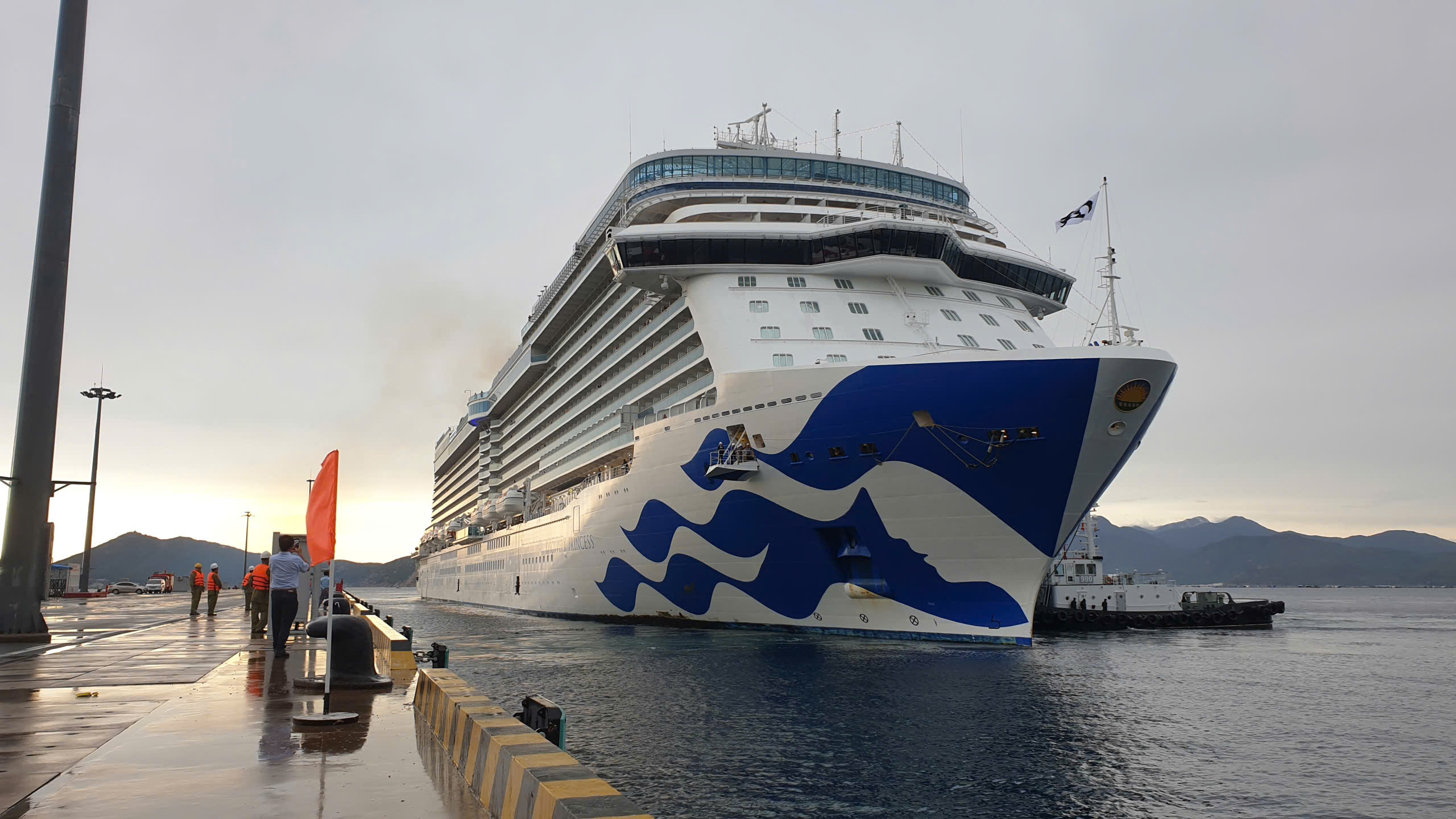 Khánh Hòa: Đón tàu biển 1.200 du khách từ Bermuda - Ảnh 1.