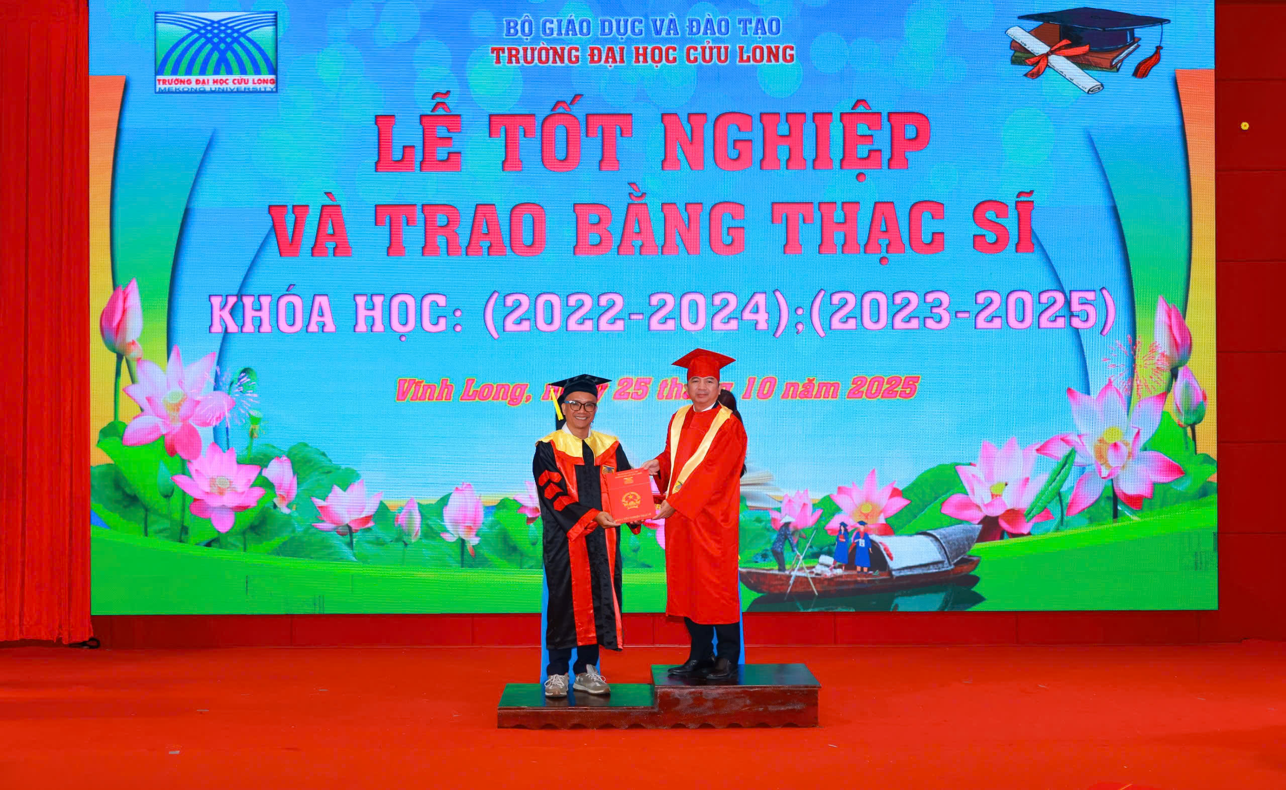 Trường ĐH Cửu Long trao bằng tốt nghiệp cho 224 tân thạc sĩ - Ảnh 10.