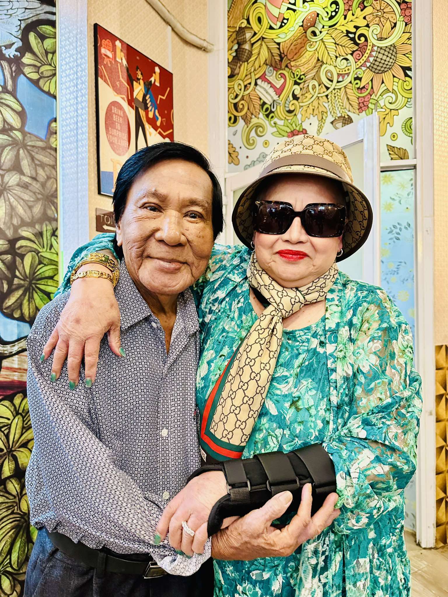 Nghệ sĩ Kiều Lệ Tâm hội ngộ đầy nước mắt với nghệ sĩ Phương Bình - Ảnh 3.