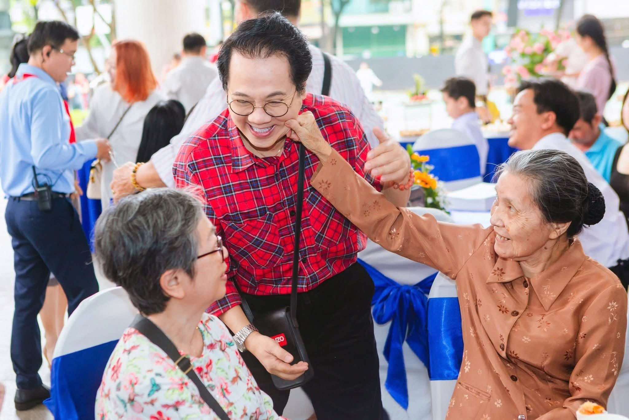 Thành Lộc, Hữu Nghĩa xúc động tại Nhà Thiếu nhi Thành phố - Ảnh 4.