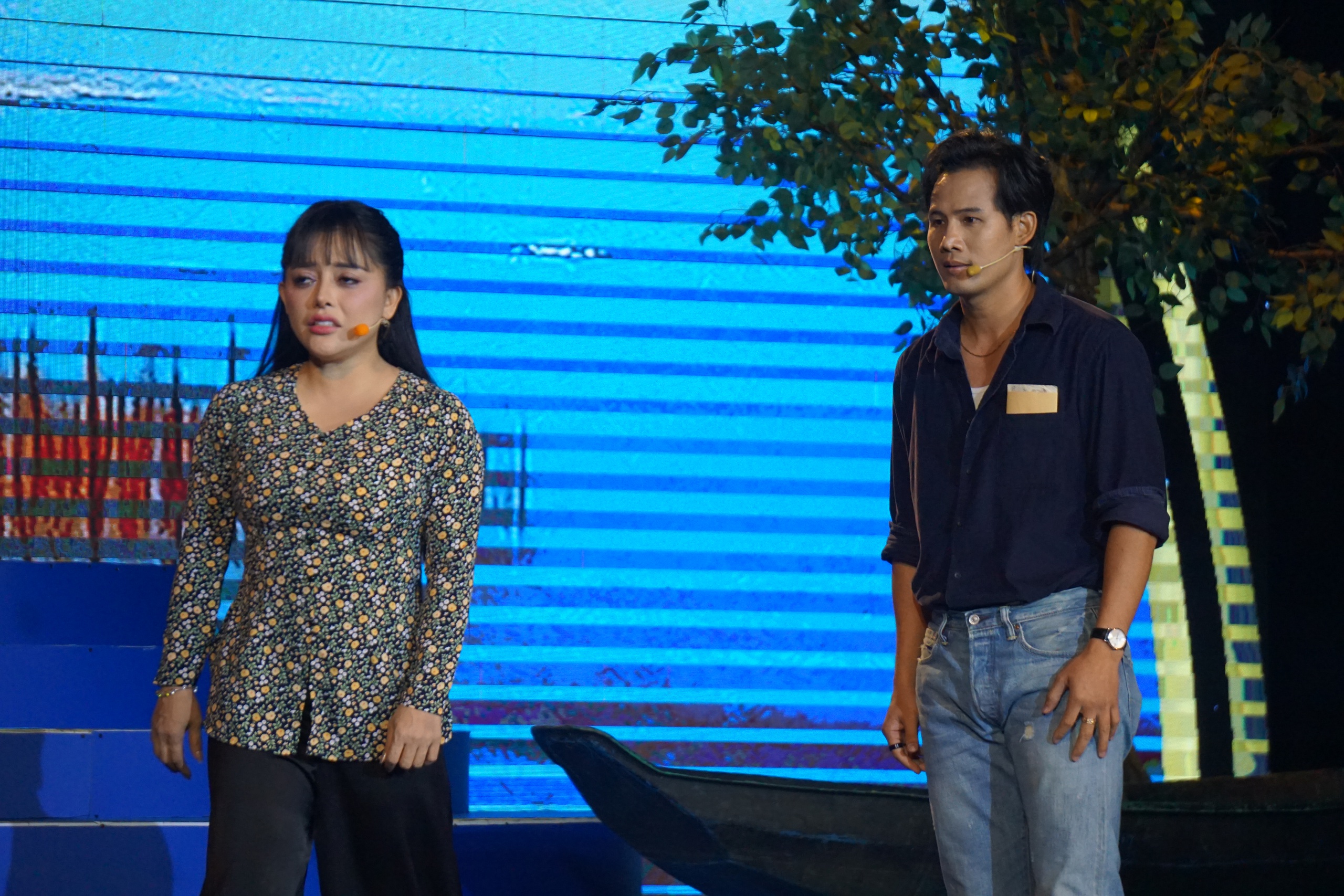 Khán giả cổ vũ Hồng Quyên, Trọng Phúc, Kim Tử Long trong đêm nhạc kịch "Mộng phù hoa" - Ảnh 2.