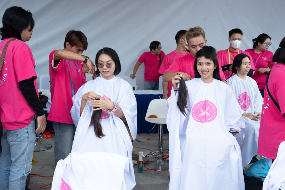Mais de 5.000 pessoas correram a Pink Run 2025 para espalhar amor - Foto 6. Hơn 5.000 người chạy Pink Run 2025 để lan tỏa yêu thương - Ảnh 3.