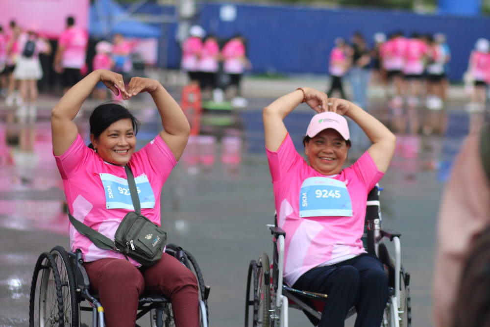 Mais de 5.000 pessoas correram a Pink Run 2025 para espalhar amor - Foto 7. Hơn 5.000 người chạy Pink Run 2025 để lan tỏa yêu thương - Ảnh 4.