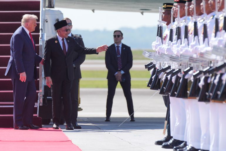 Tổng thống Donald Trump đến Malaysia, tham dự các hội nghị ASEAN - Ảnh 1.