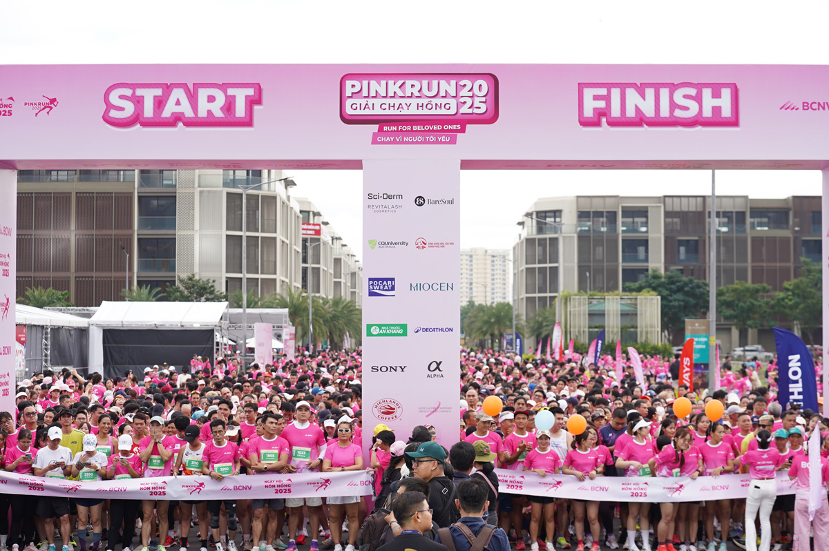 Mais de 5.000 pessoas correram a Pink Run 2025 para espalhar amor - Foto 1. Hơn 5.000 người chạy Pink Run 2025 để lan tỏa yêu thương - Ảnh 1.