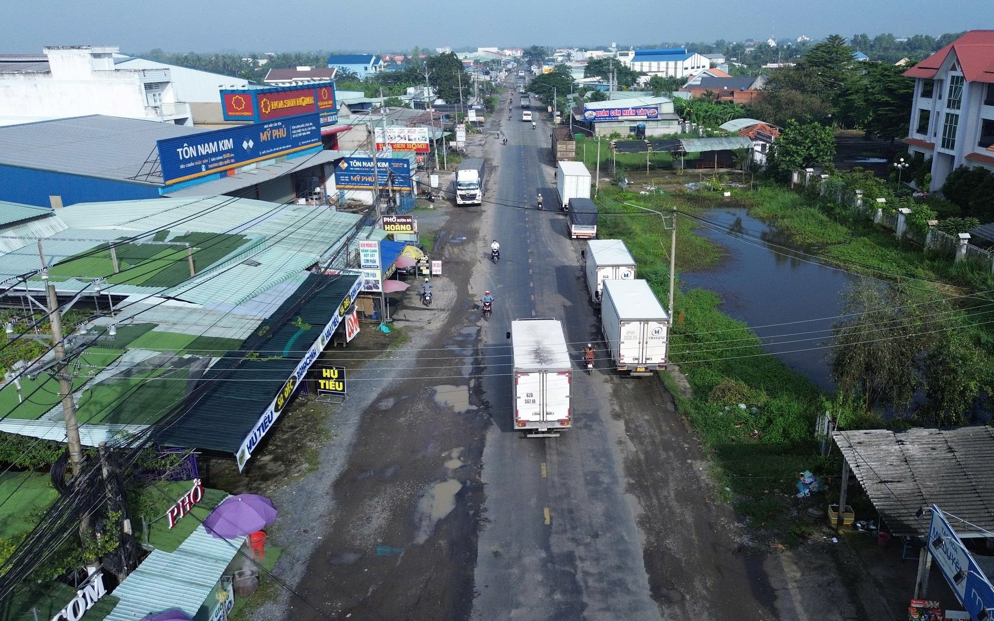 Vụ “Quốc lộ 62 ở Tây Ninh nhiều đoạn tả tơi”: Xảy ra tai nạn chết người - Ảnh 2.