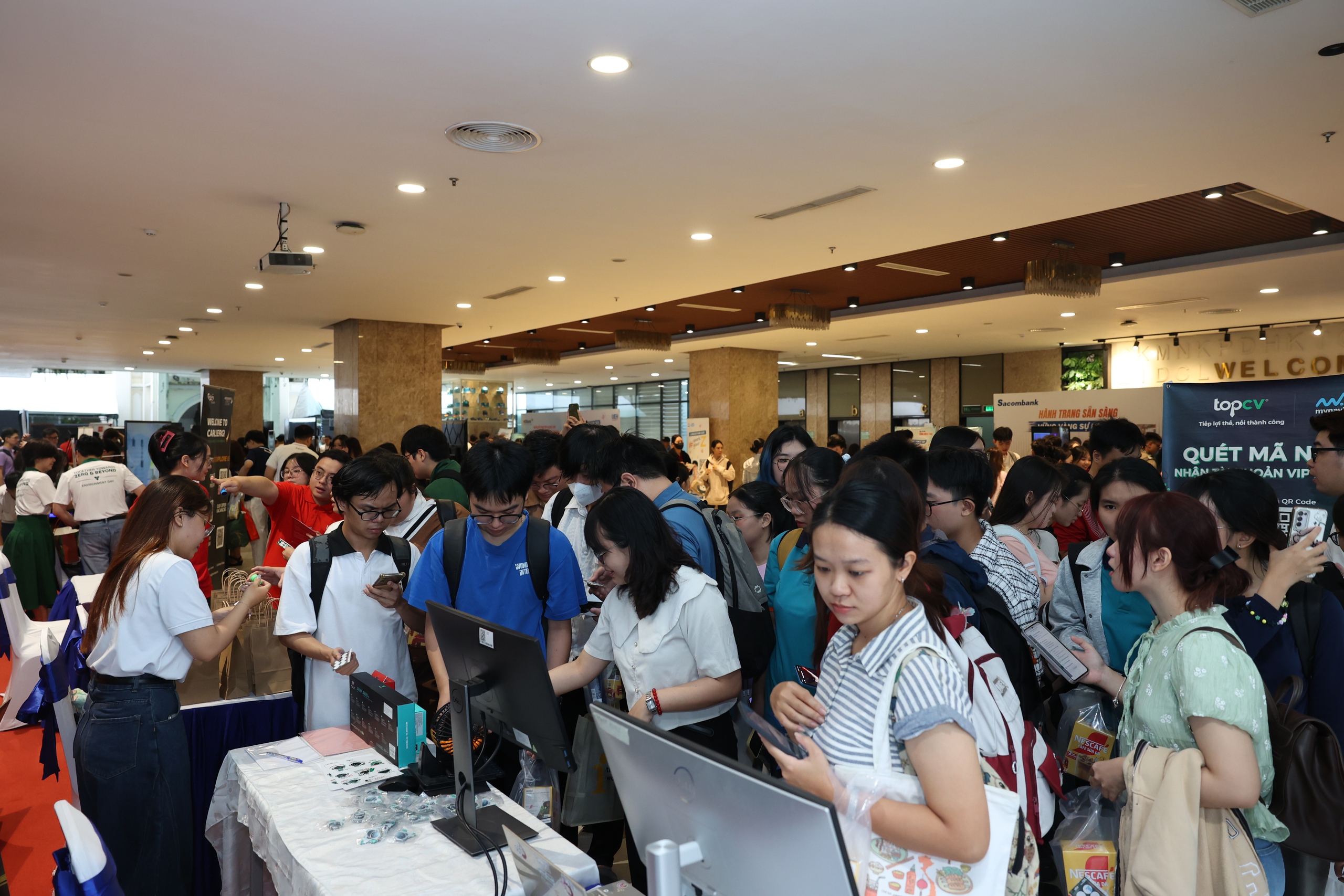 Hơn 700 thí sinh tranh tài "Chinh phục nhà tuyển dụng 2025" - Ảnh 1.