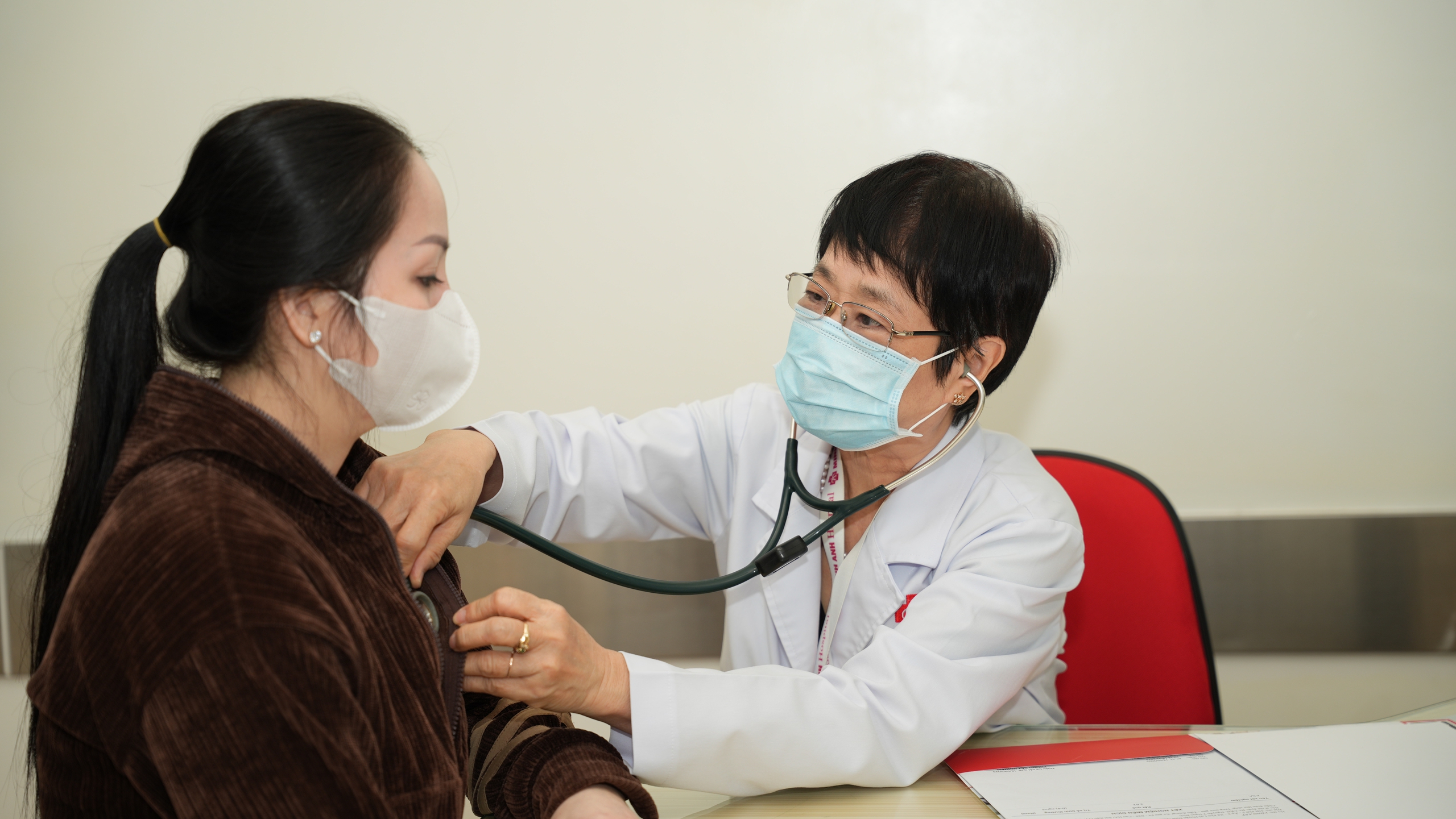 Ngủ ngáy và ngưng thở khi ngủ thì nên làm gì? - Ảnh 1.