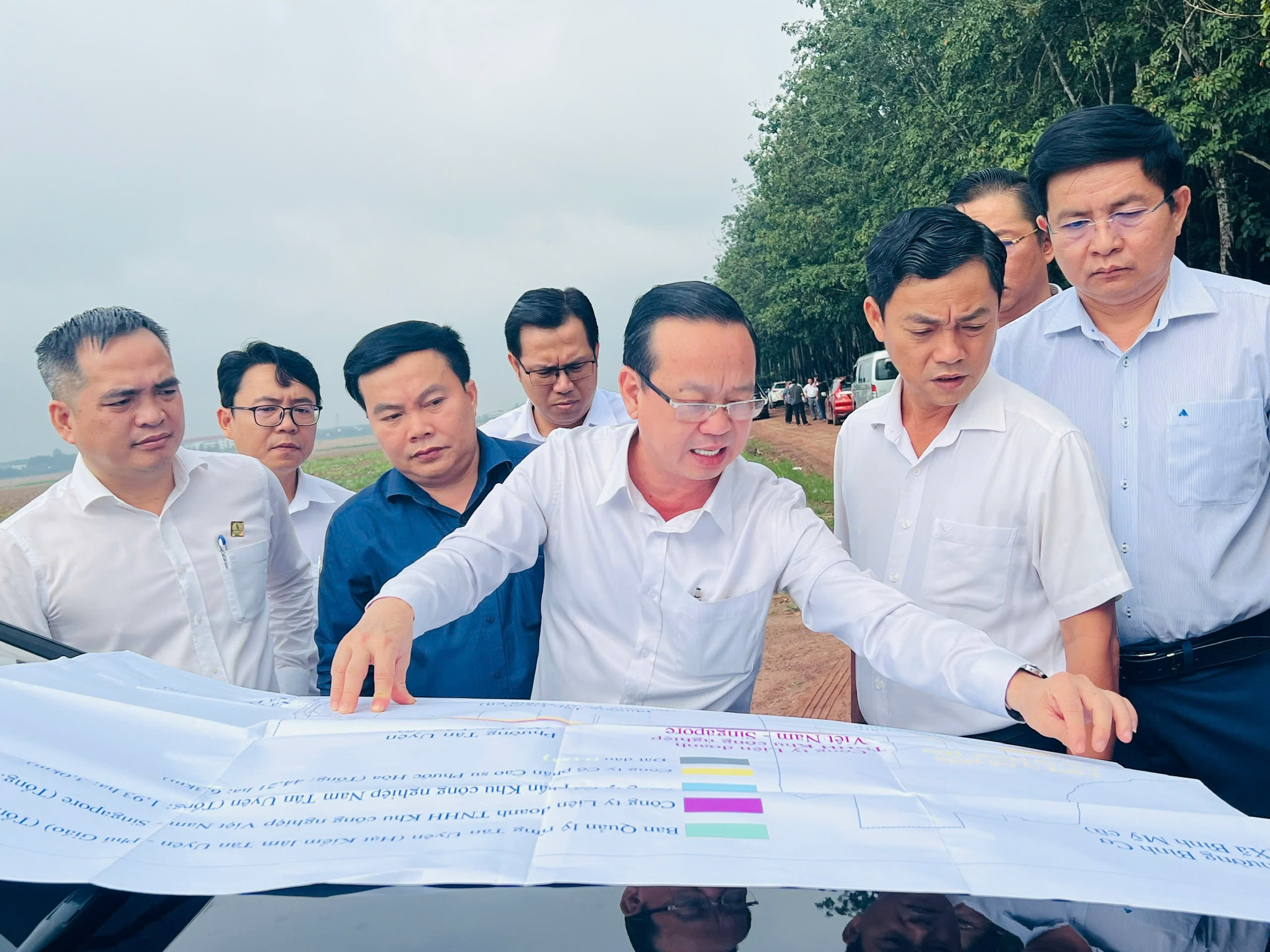 Phó Chủ tịch UBND TP HCM khảo sát dự án đường Vành đai 4 - TP HCM - Ảnh 1. Phó Chủ tịch UBND TP HCM khảo sát dự án đường Vành đai 4 - TP HCM - Ảnh 1.