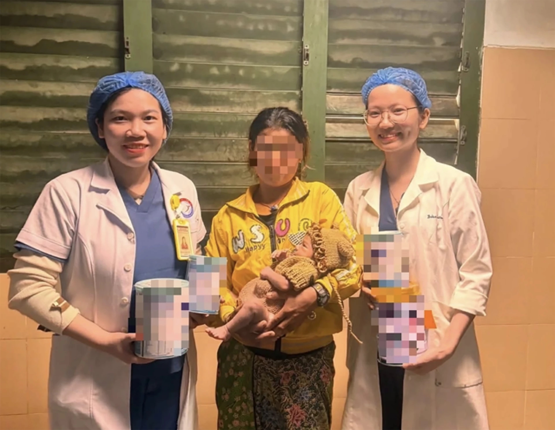 Bé sơ sinh 5 ngày tuổi thủng dạ dày vì được mẹ cho ăn… cơm - Ảnh 1.