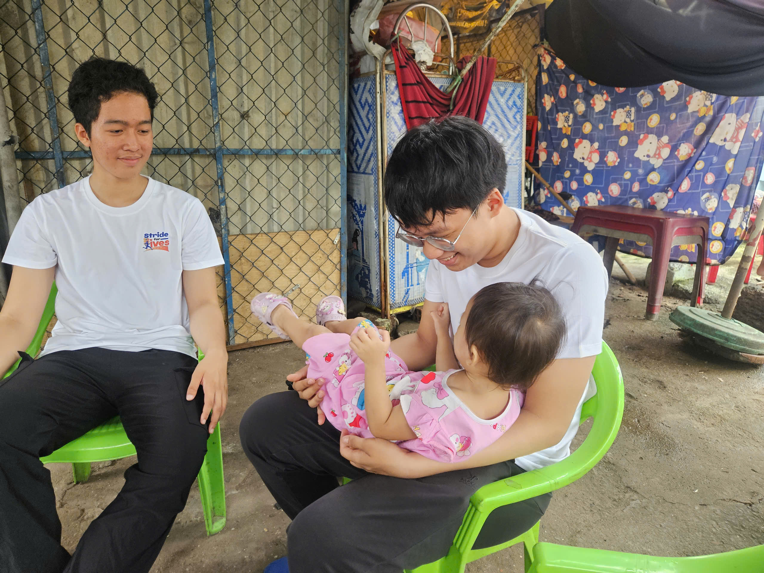 Nhóm học sinh tổ chức giải chạy, quyên góp tiền cho 3 em nhỏ mồ côi  - Ảnh 4.