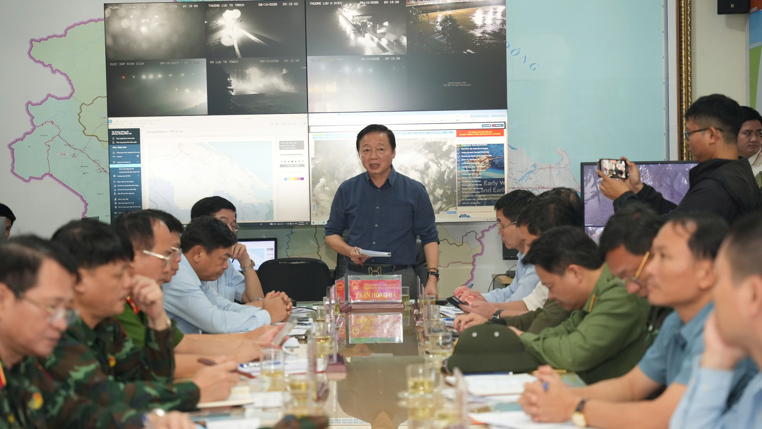 Phó Thủ tướng Trần Hồng Hà: Không để người dân vùng lũ bị đói, rét - Ảnh 3.