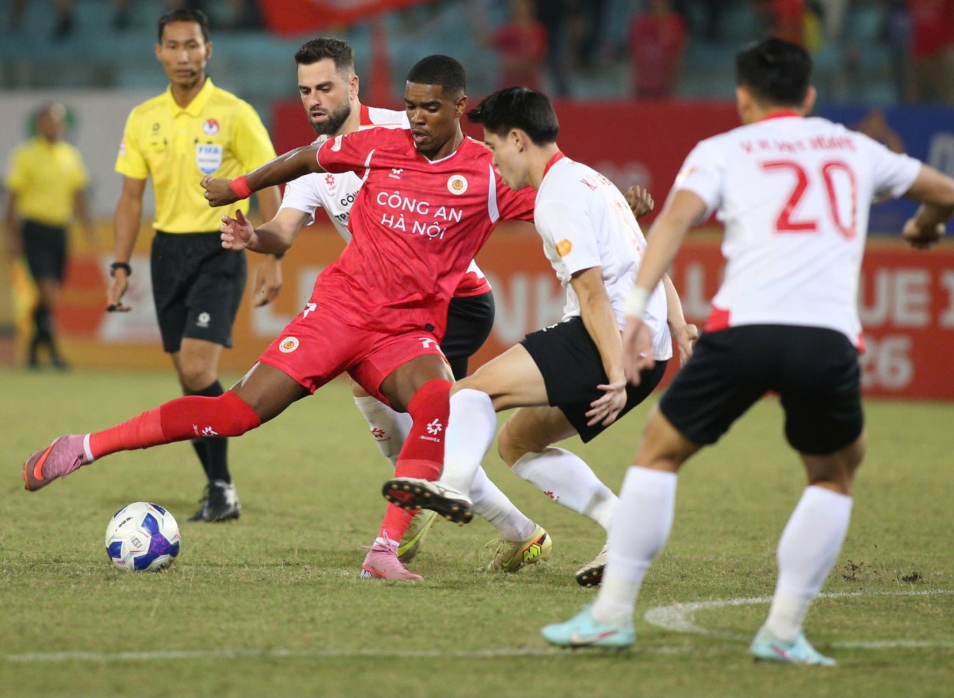 Vòng 8 V-League 2025-2026: Ninh Bình FC bứt tốc! - Ảnh 6.