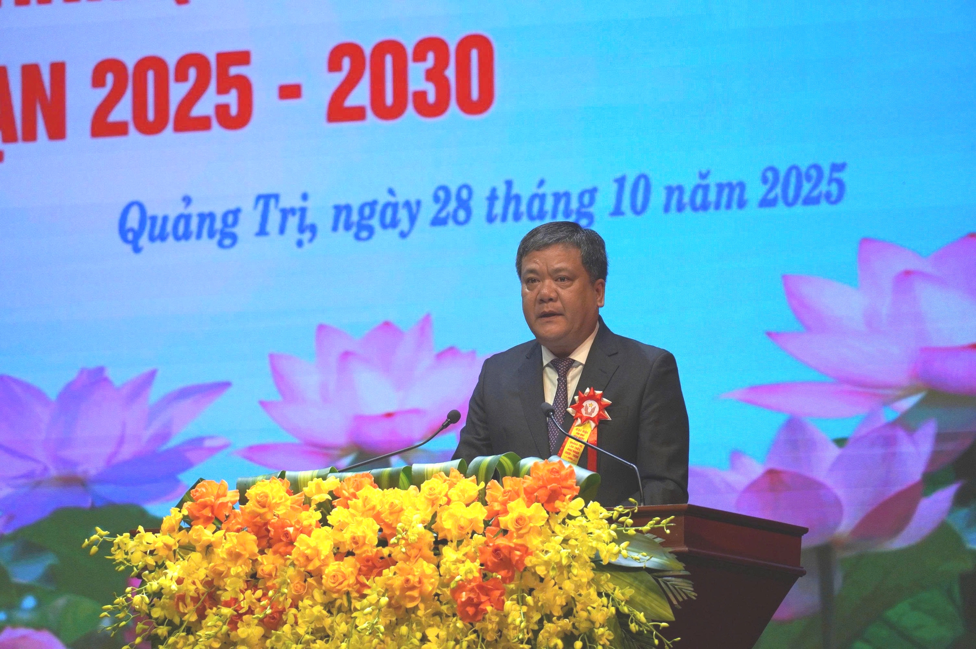 Quảng Trị biểu dương 475 tập thể, cá nhân điển hình thi đua yêu nước - Ảnh 2.