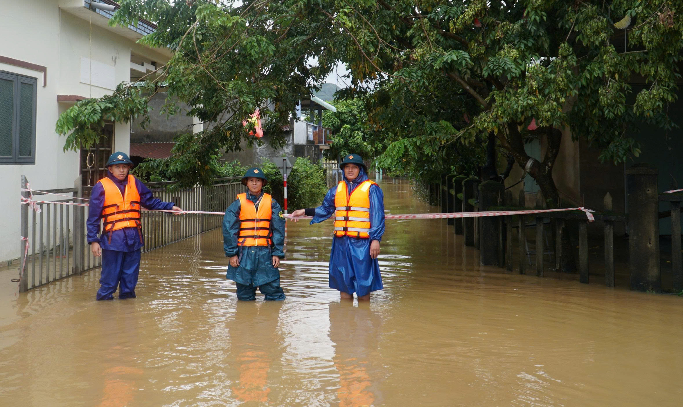 Đà Nẵng: Nữ công nhân tử vong do lũ cuốn khi trở về nhà - Ảnh 1.