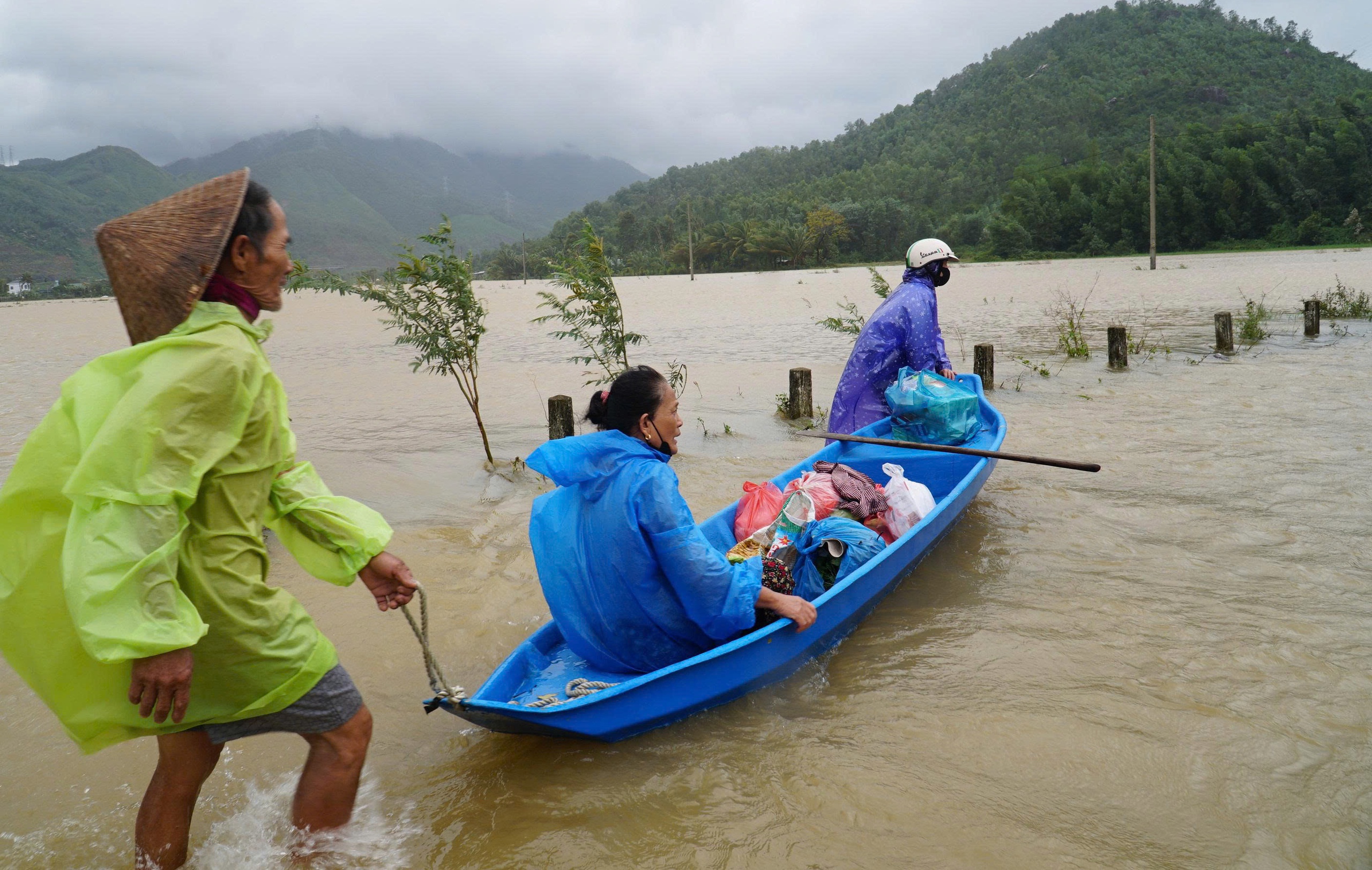 Đà Nẵng: Nữ công nhân tử vong do lũ cuốn khi trở về nhà - Ảnh 2.