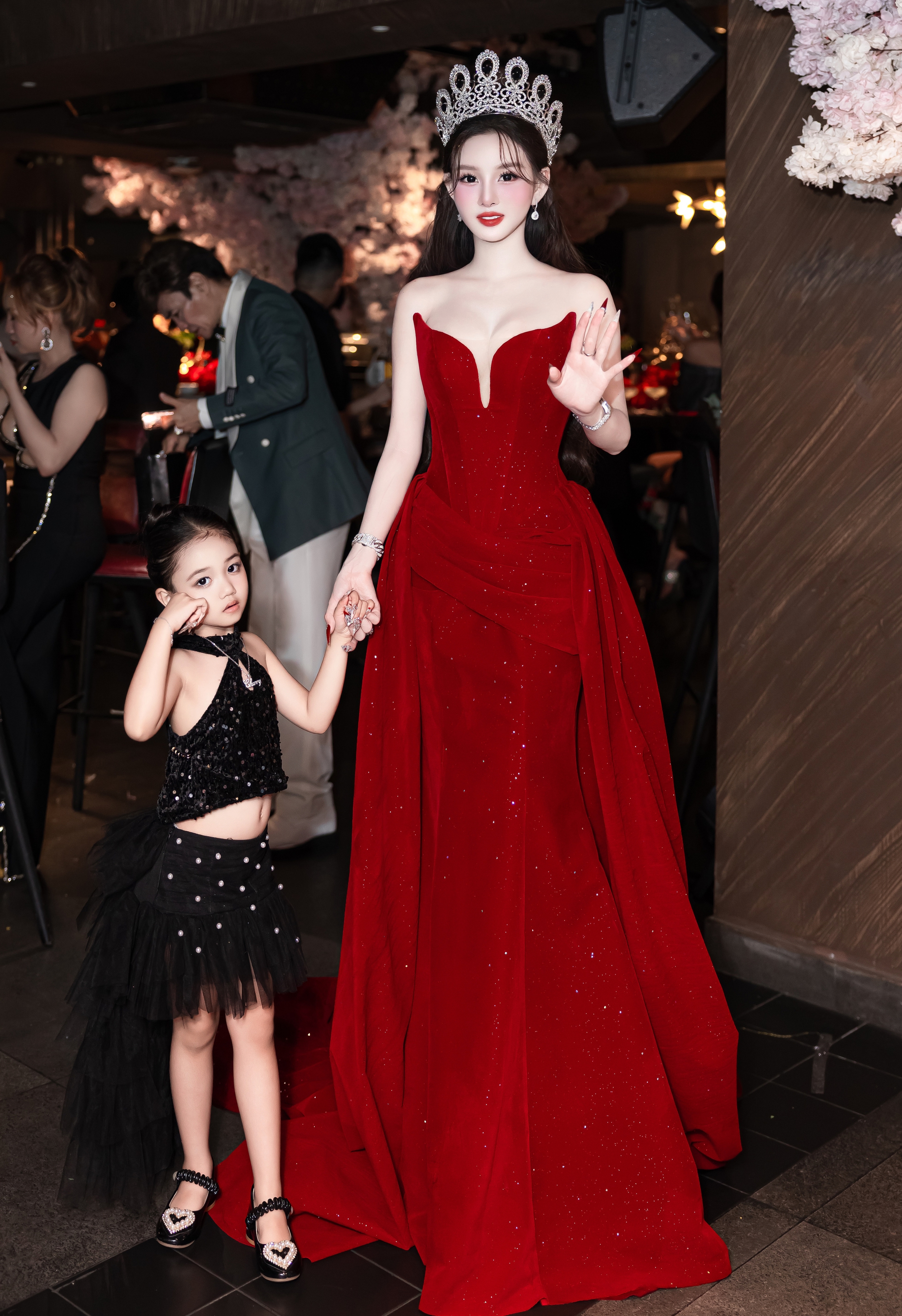 Hé lộ sinh nhật trị giá triệu đô của "búp bê châu Á" Kiều Vũ   - Ảnh 2.