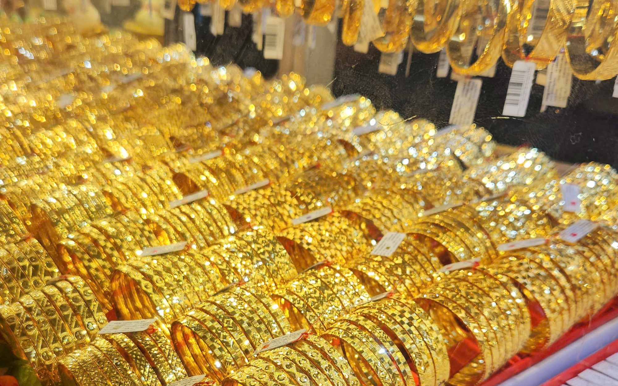 Chiều nay, 28-10, giá vàng miếng SJC rớt thẳng đứng - Ảnh 1.