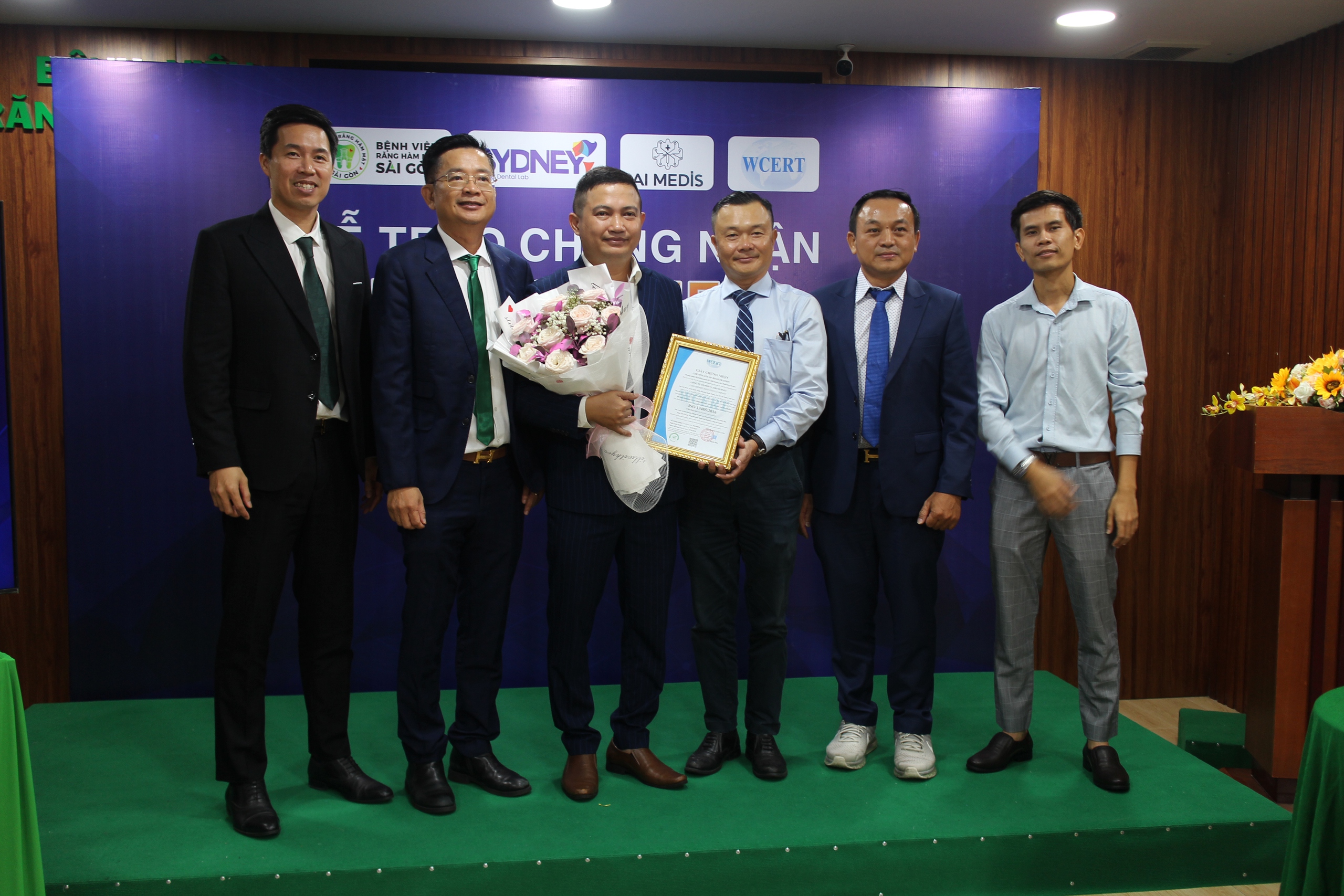 Một bệnh viện răng hàm mặt nhận chứng chỉ ISO - Ảnh 1.