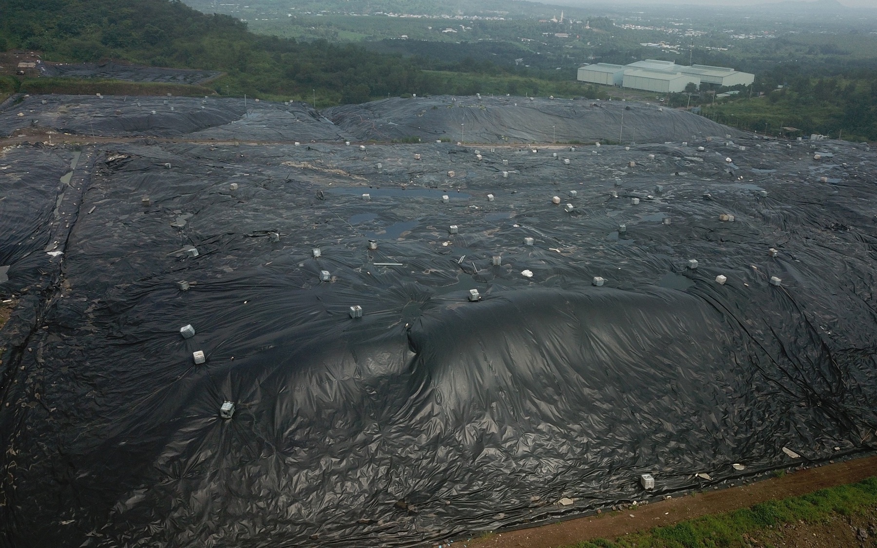 Tạm dừng tiếp nhận rác thải của 10 phường, xã ở Đồng Nai - Ảnh 2.