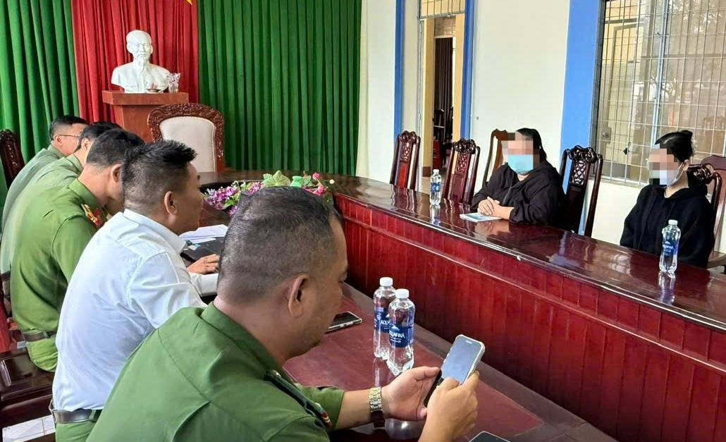 Hai phụ nữ đăng tin sai sự thật về bắt cóc trẻ em trên mạng xã hội - Ảnh 1. Hai phụ nữ đăng tin sai sự thật về bắt cóc trẻ em trên mạng xã hội - Ảnh 1.