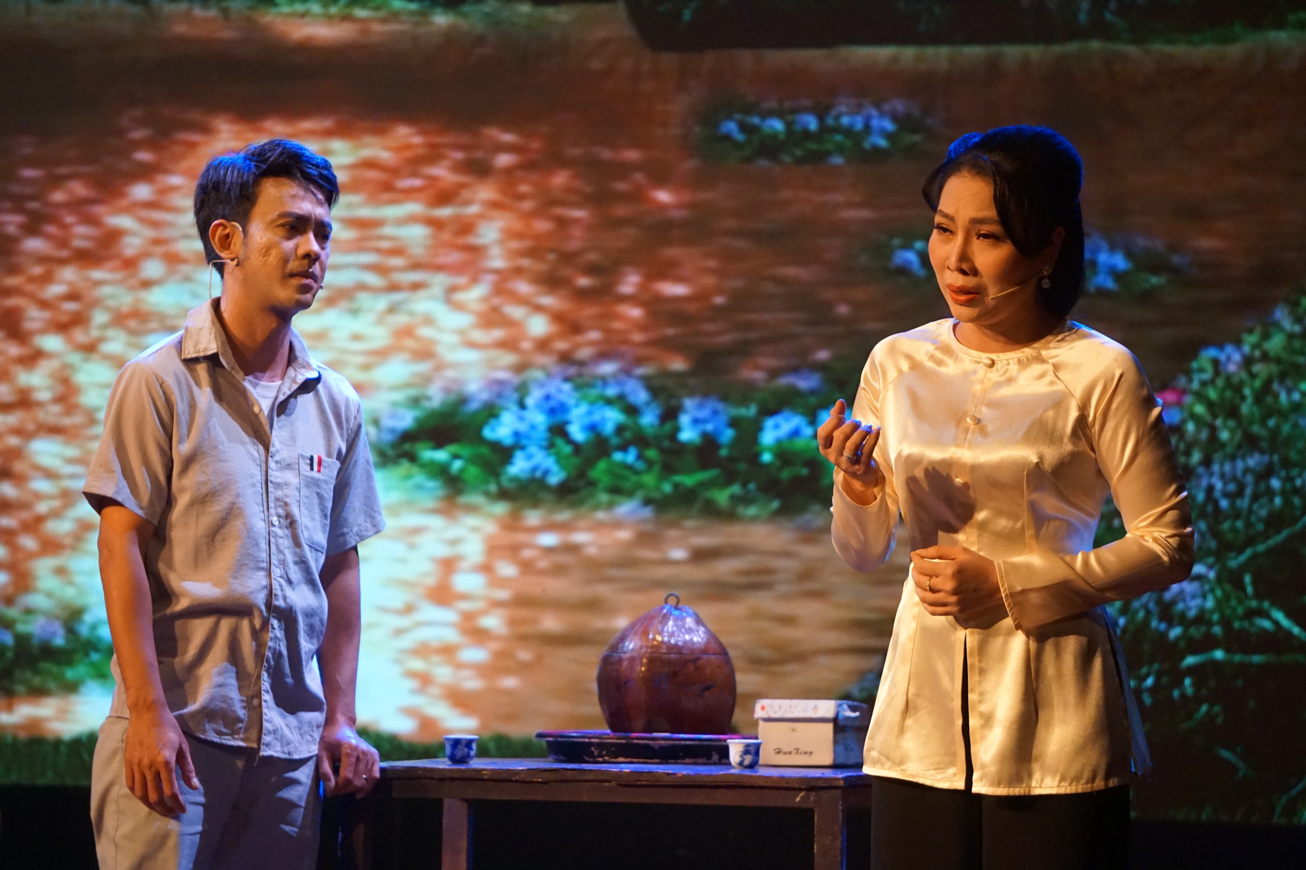 Khóc với "Cây lẻ bạn", "Chuông vàng vọng cổ" Nhật Nguyên làm đạo diễn - Ảnh 2.