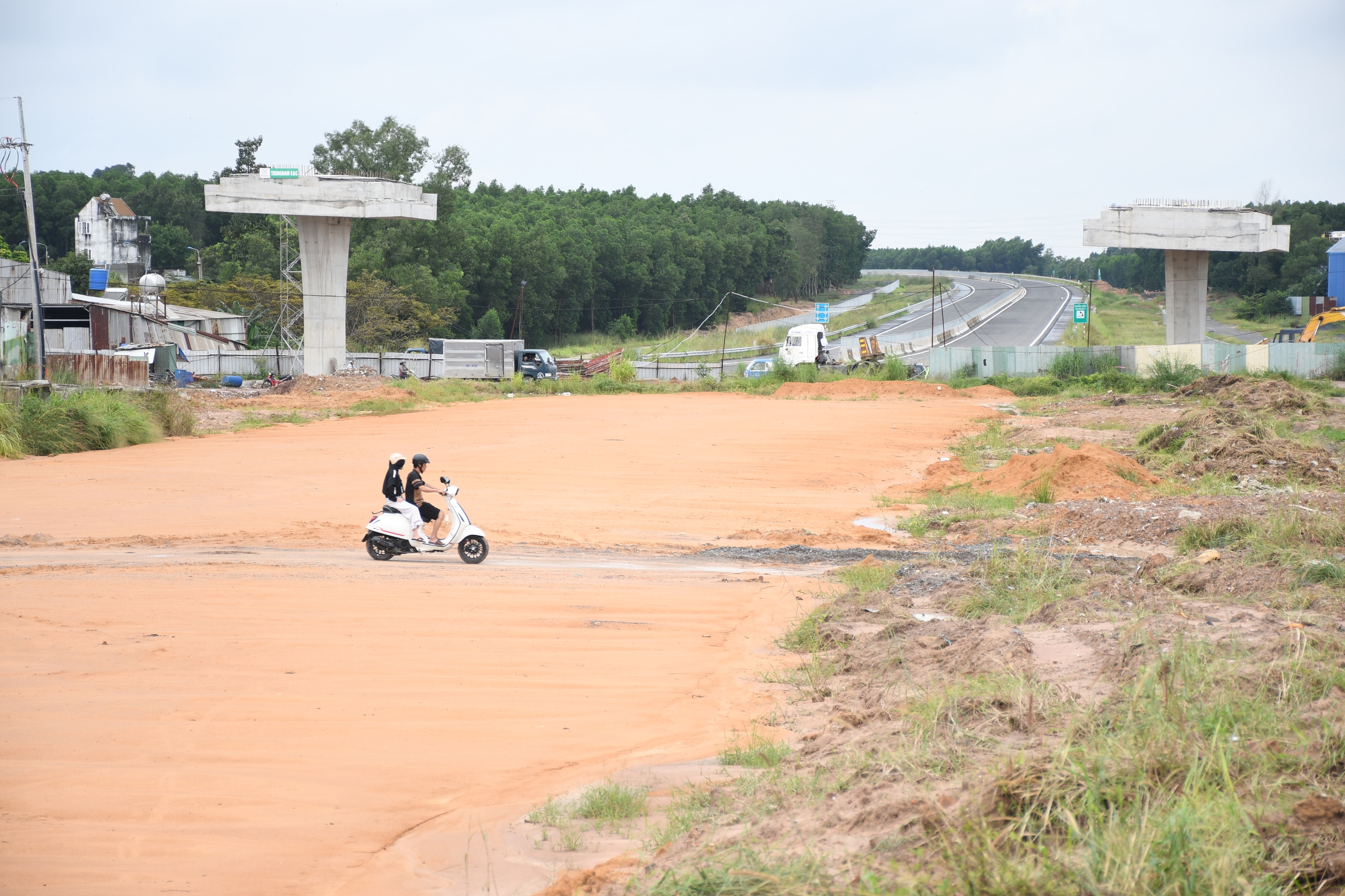 Tiến độ chậm trễ cao tốc biên hòa - Vũng Tàu: Tỉnh Đồng Nai ra tối hậu thư - Ảnh 8. Tiến độ chậm trễ cao tốc biên hòa - Vũng Tàu: Tỉnh Đồng Nai ra tối hậu thư - Ảnh 8.