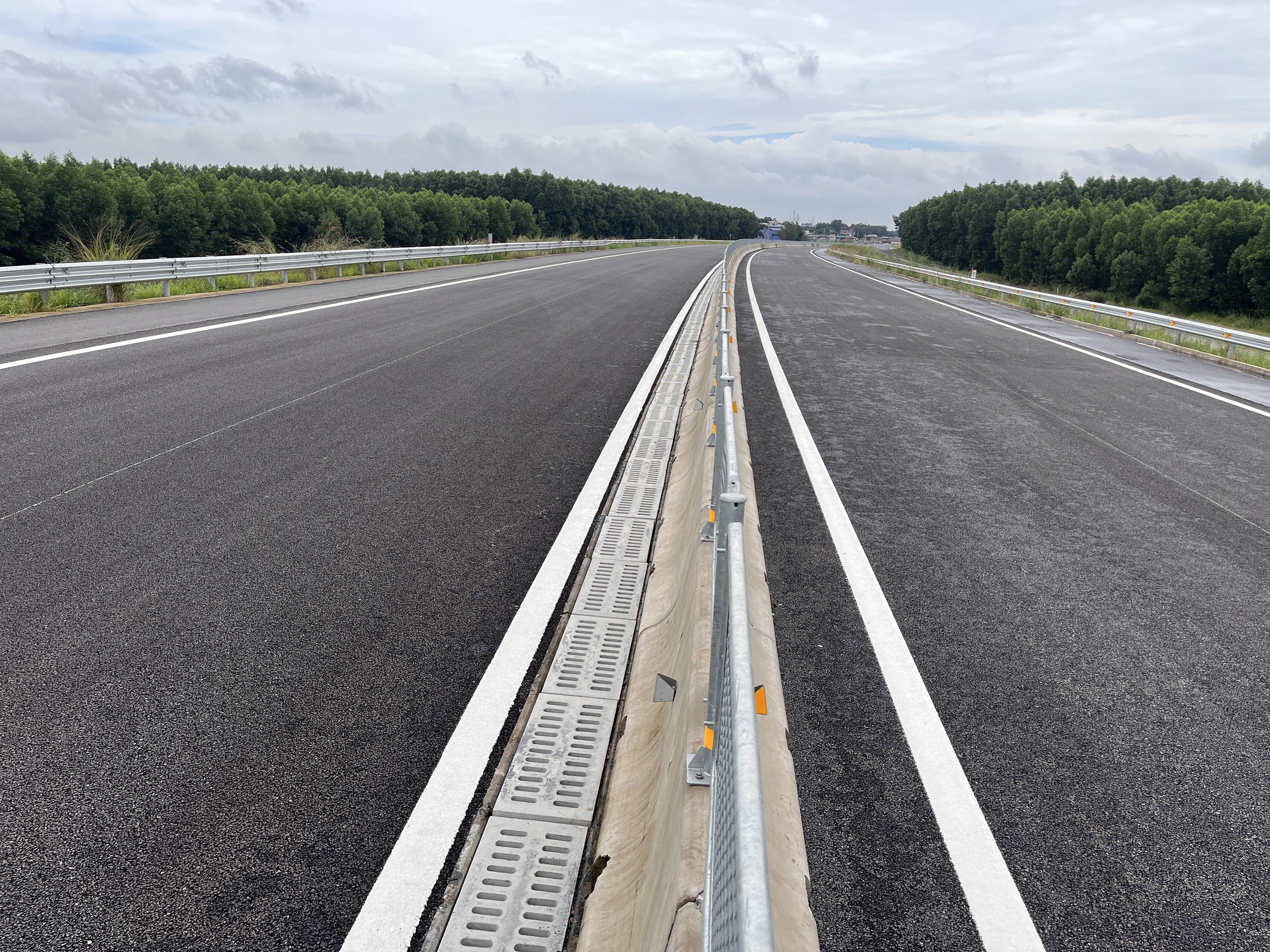 Tiến độ chậm trễ cao tốc biên hòa - Vũng Tàu: Tỉnh Đồng Nai ra tối hậu thư - Ảnh 13. Tiến độ chậm trễ cao tốc biên hòa - Vũng Tàu: Tỉnh Đồng Nai ra tối hậu thư - Ảnh 13.