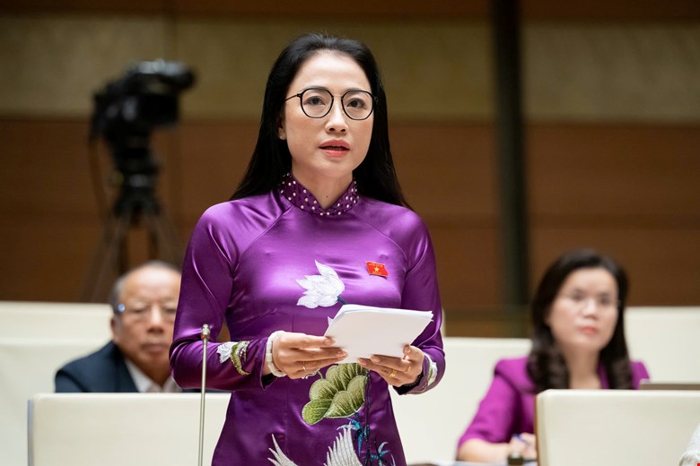 - Ảnh 1. Đại biểu quốc hội đề xuất công nhận liệt sĩ với nhân viên y tế hi sinh khi làm nhiệm vụ - Ảnh 1.