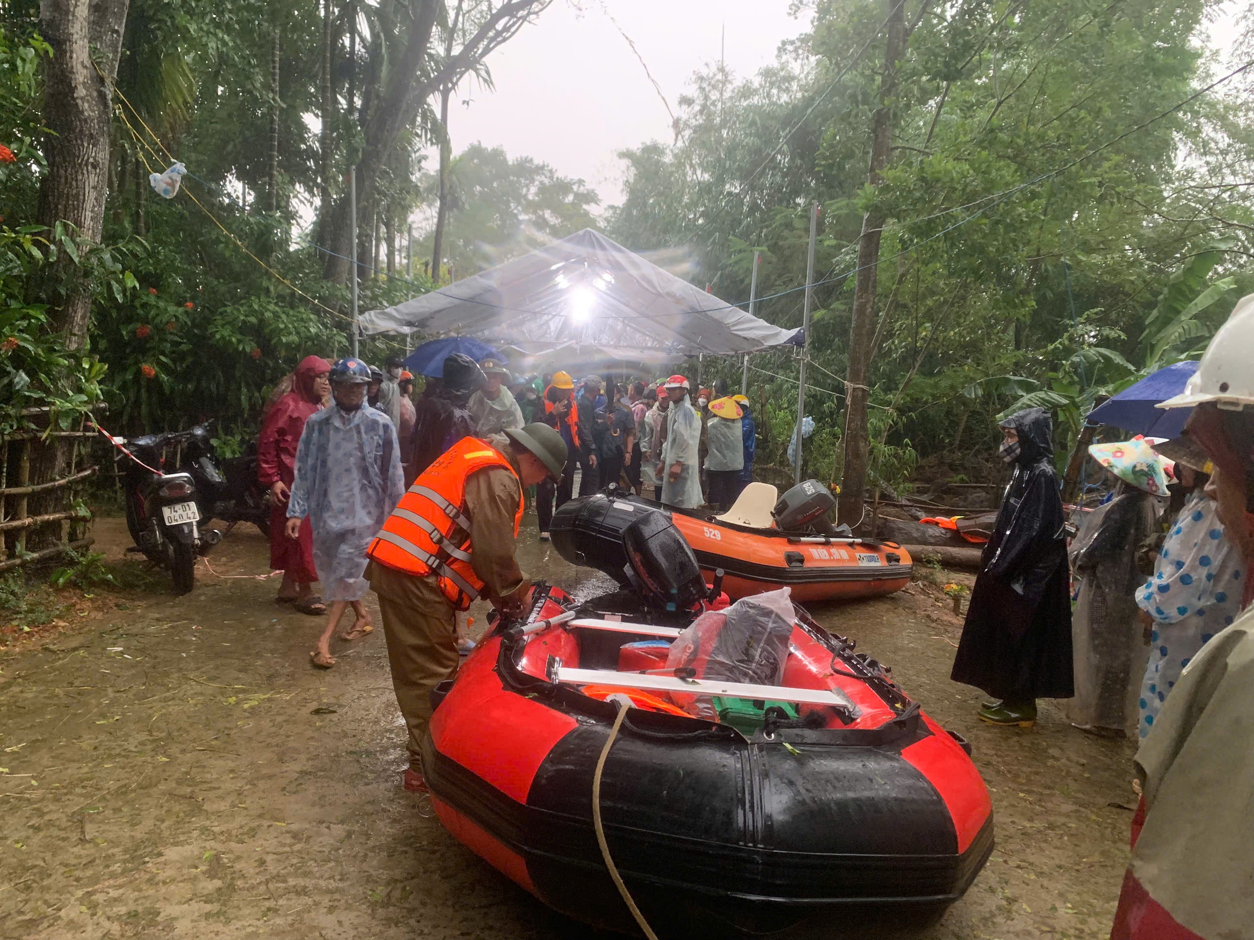 Tìm thấy thi thể người đàn ông mất tích trên sông Thạch Hãn - Ảnh 1.