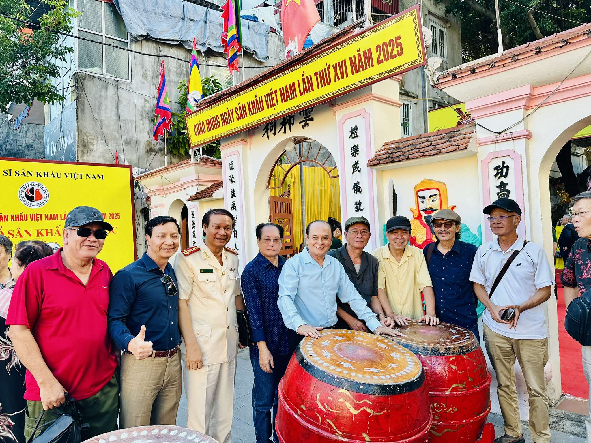 Thu Hà, Minh Vượng và đông nghệ sĩ lễ dâng hương Đền Vân Thị – Ninh Bình - Ảnh 6.