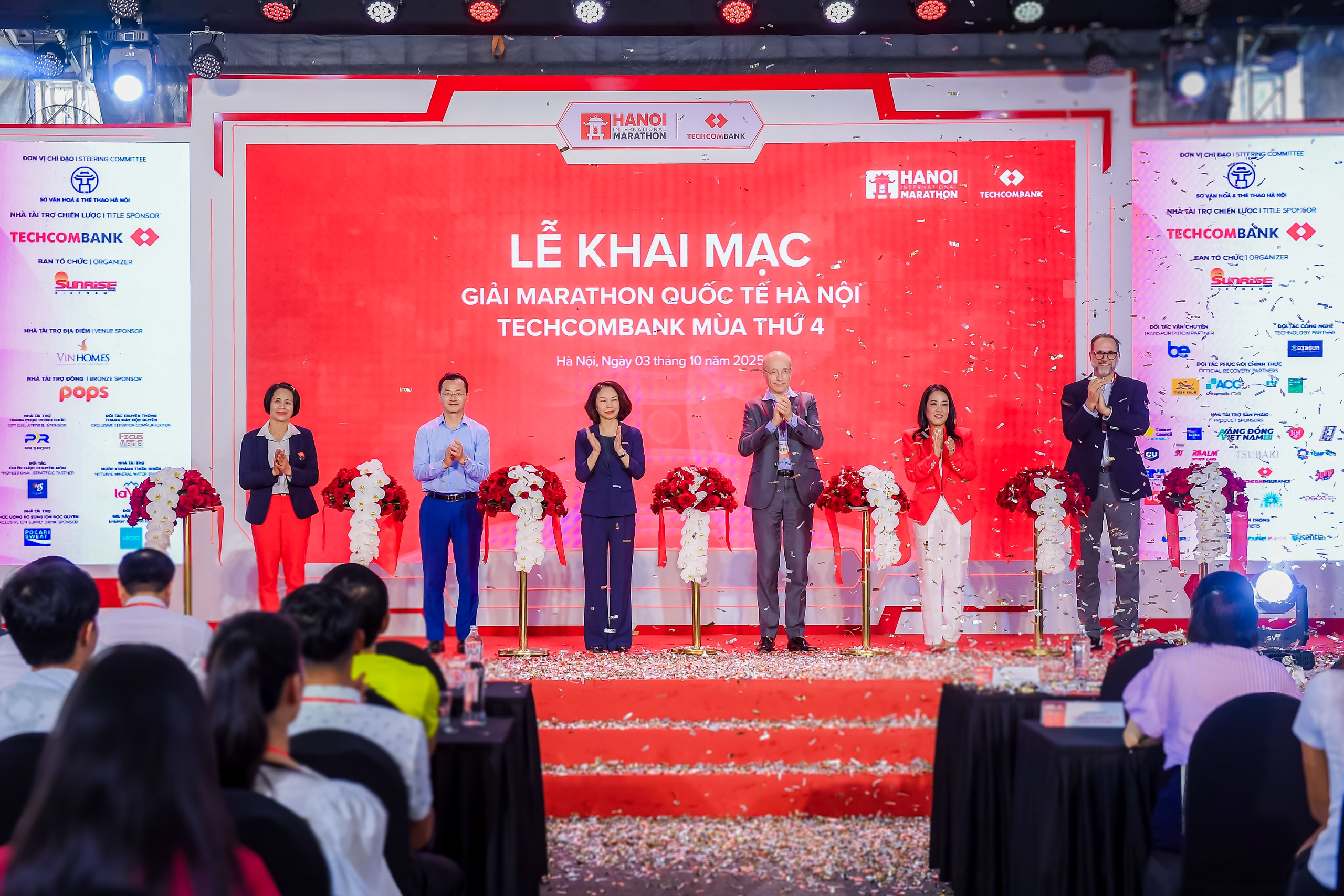 13.000 runners trong nước và quốc tế đua tài tại Giải Marathon Quốc tế Hà Nội Techcombank - Ảnh 1.