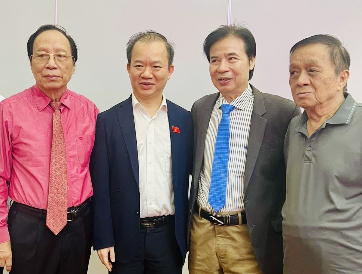 "50 năm đổi mới của Nghệ thuật sân khấu Việt Nam" – Nhìn lại để tiến bước mạnh mẽ- Ảnh 7. "50 năm đổi mới của Nghệ thuật sân khấu Việt Nam" – Nhìn lại để tiến bước mạnh mẽ- Ảnh 7.